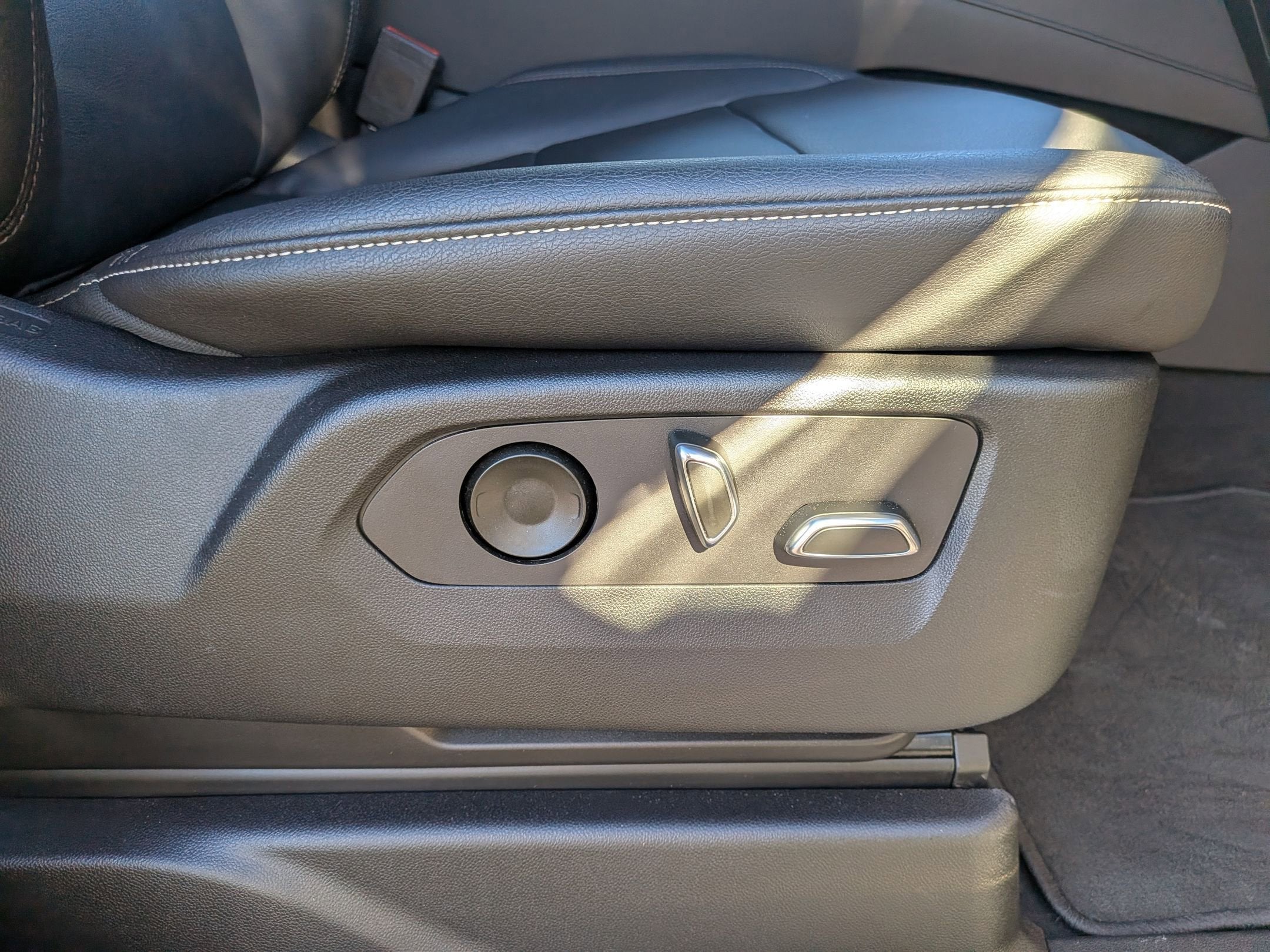 2022 Cadillac Escalade ESV Luxury