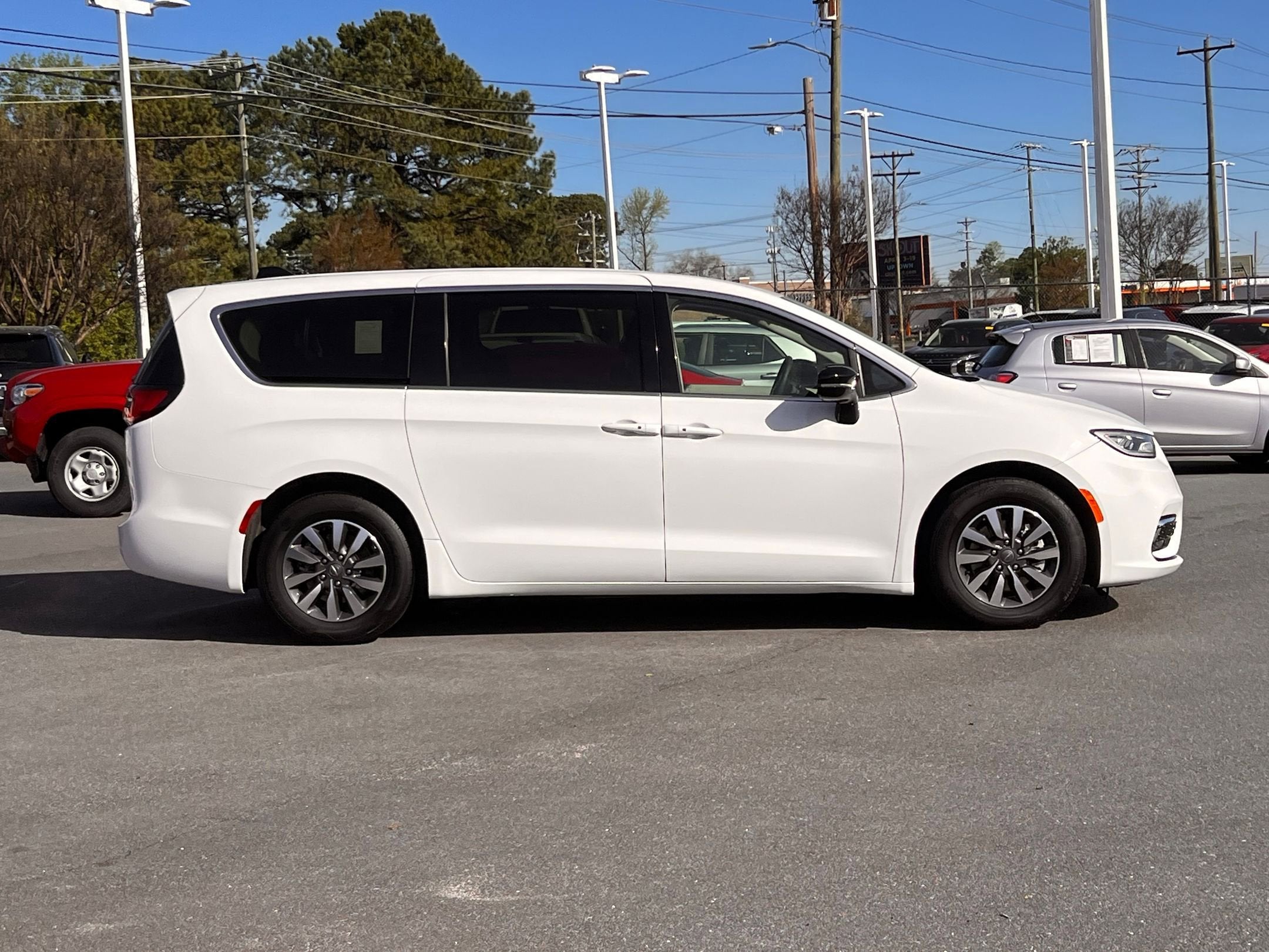 2024 Chrysler Pacifica Hybrid Select