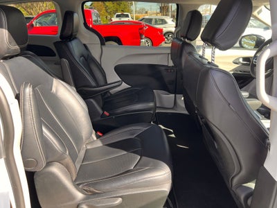 2024 Chrysler Pacifica Hybrid Select