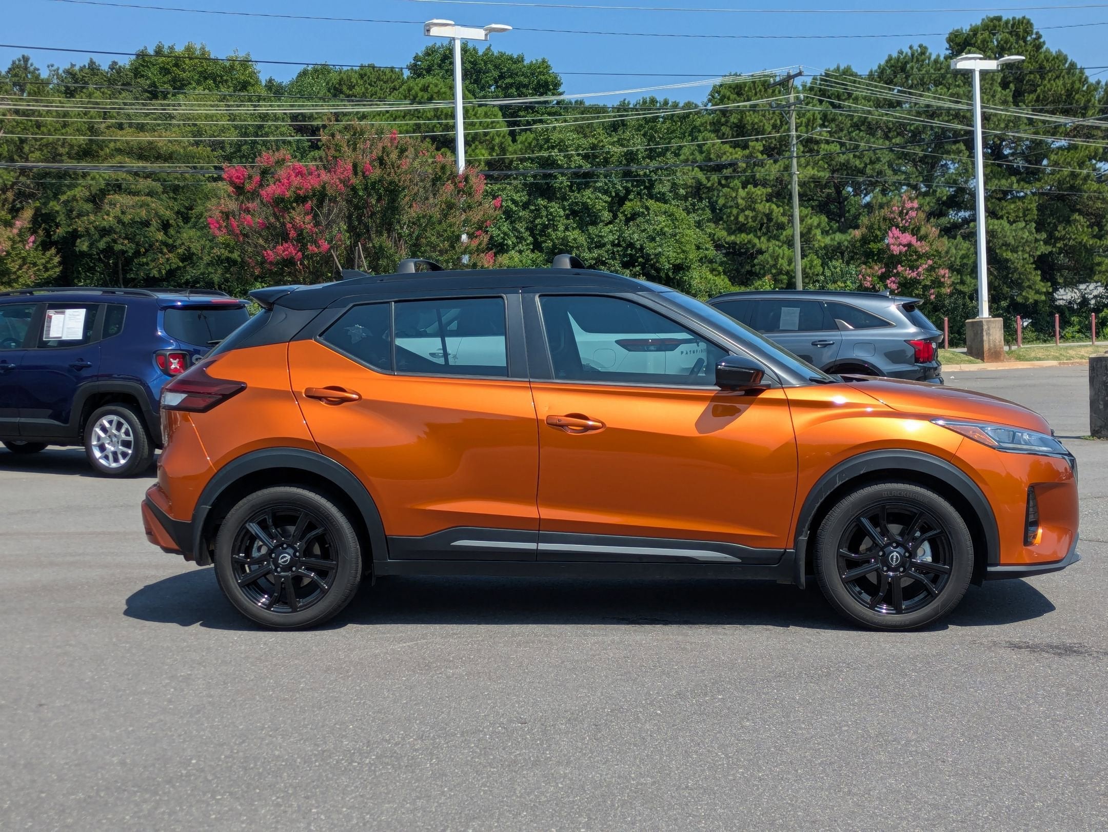 2023 Nissan Kicks SR