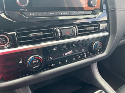 2022 Nissan Pathfinder SV