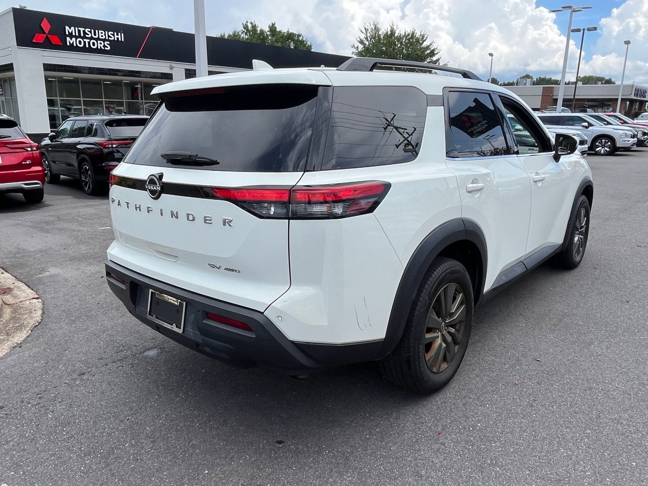 2022 Nissan Pathfinder SV