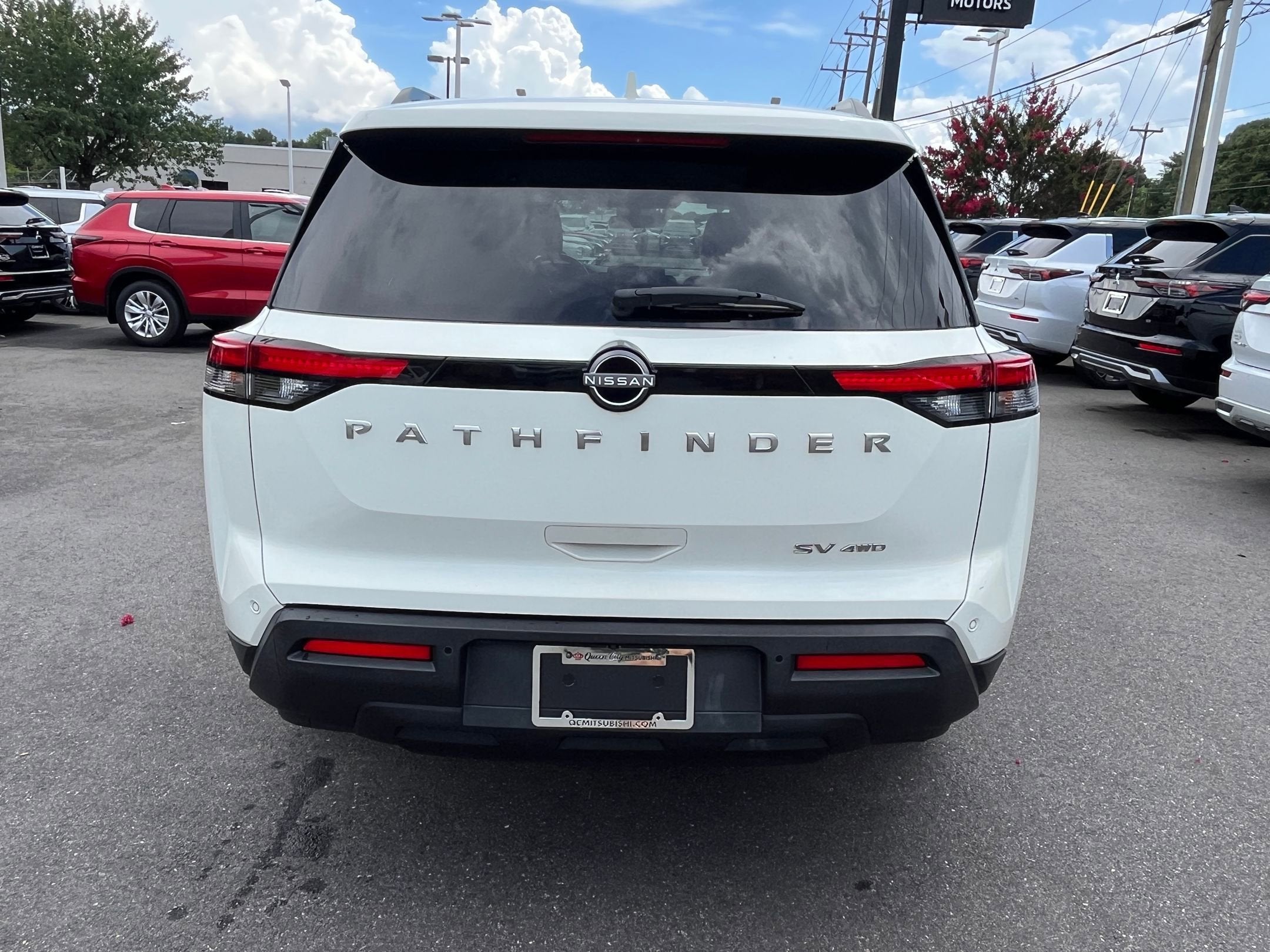 2022 Nissan Pathfinder SV