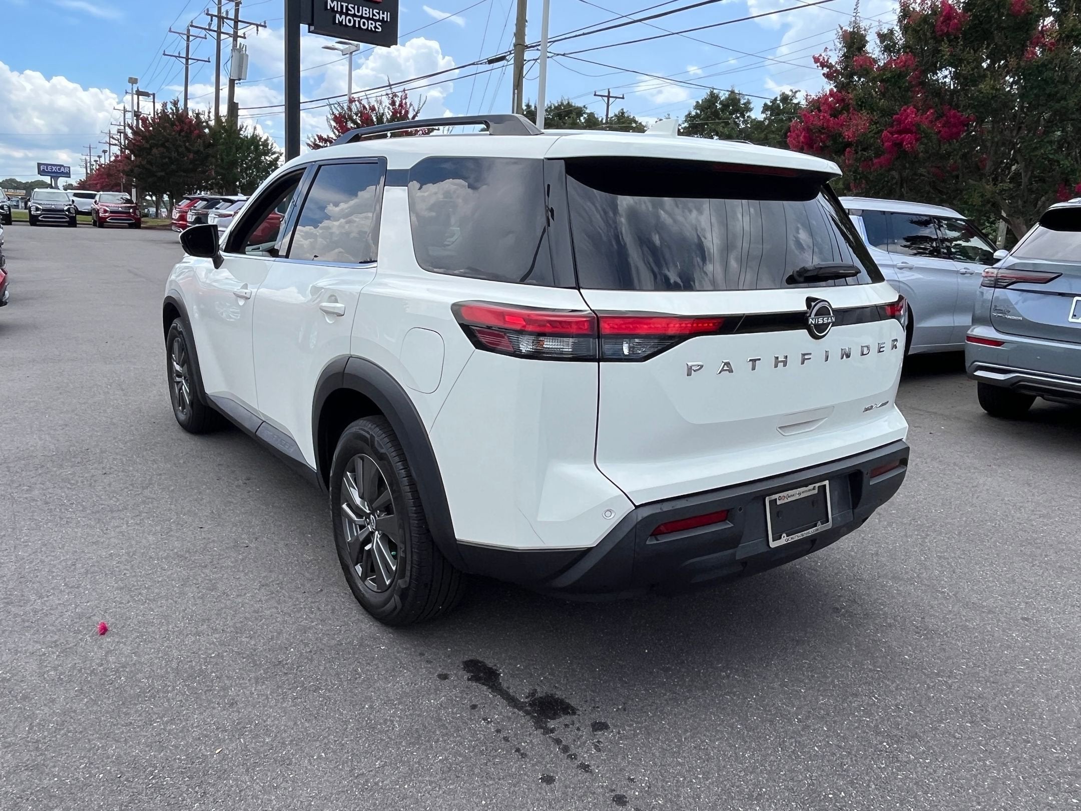 2022 Nissan Pathfinder SV