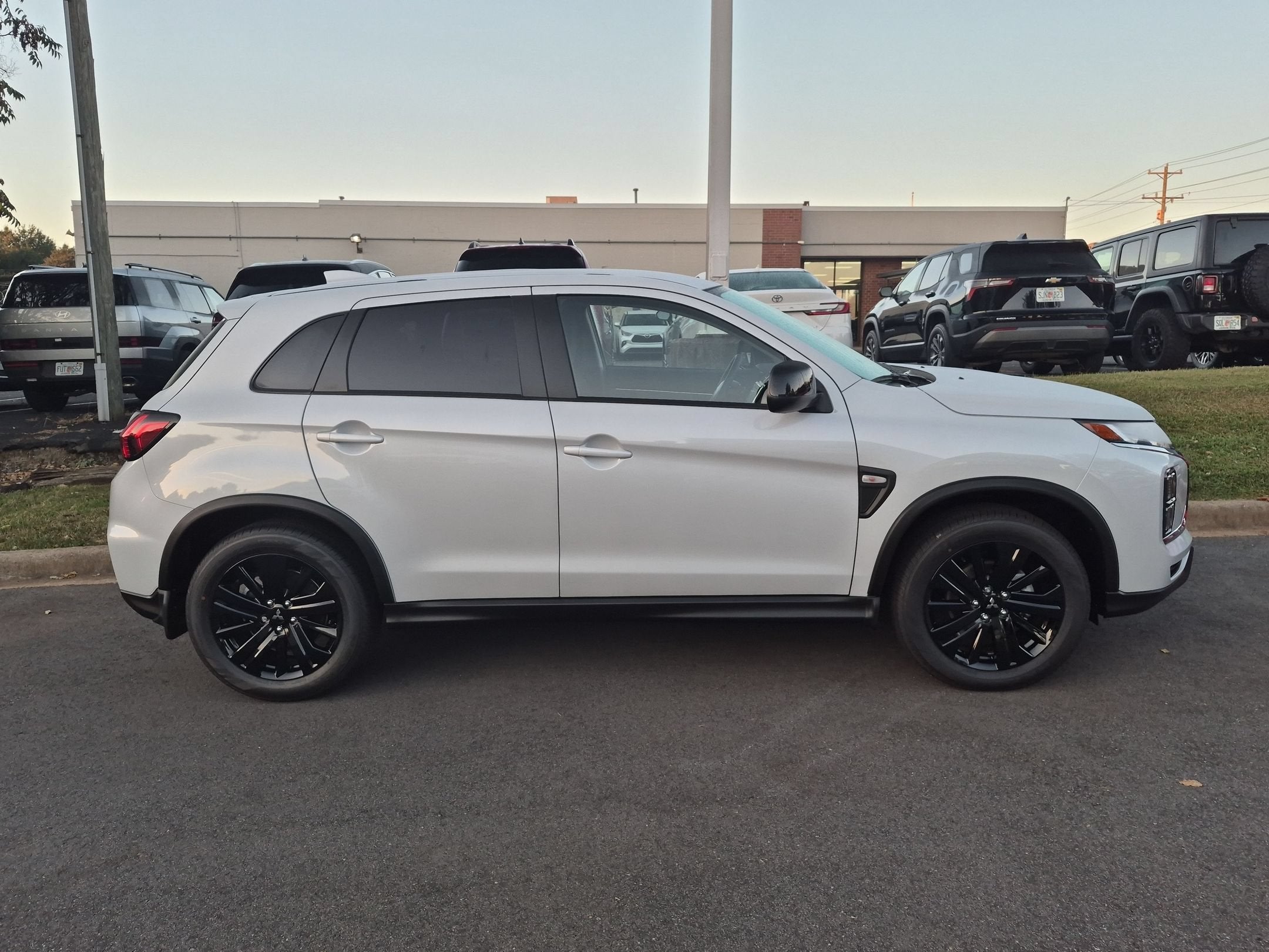 2027 Mitsubishi Outlander Sport LE