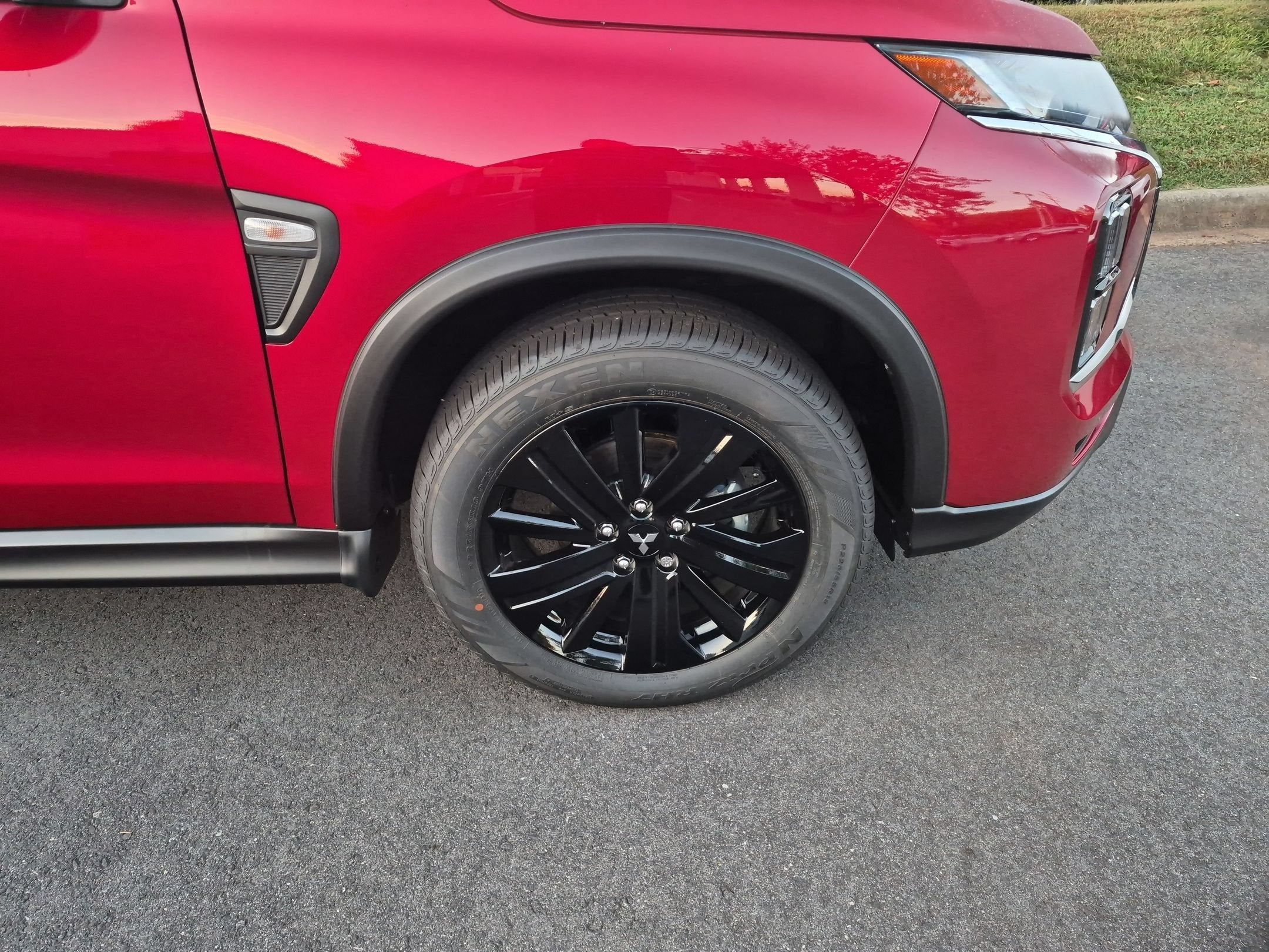2027 Mitsubishi Outlander Sport LE