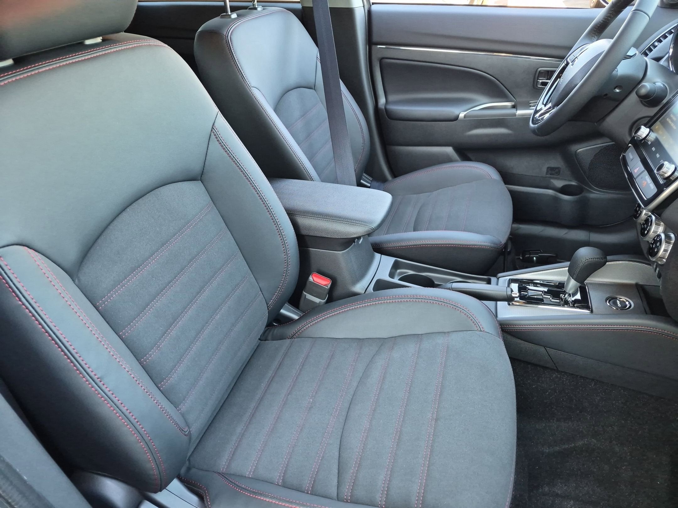 2026 Mitsubishi Outlander Sport SE