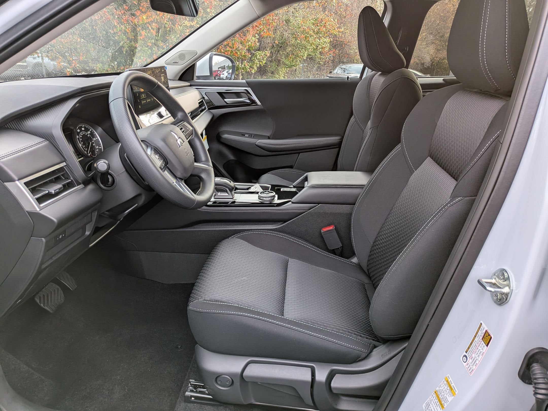 2025 Mitsubishi Outlander ES