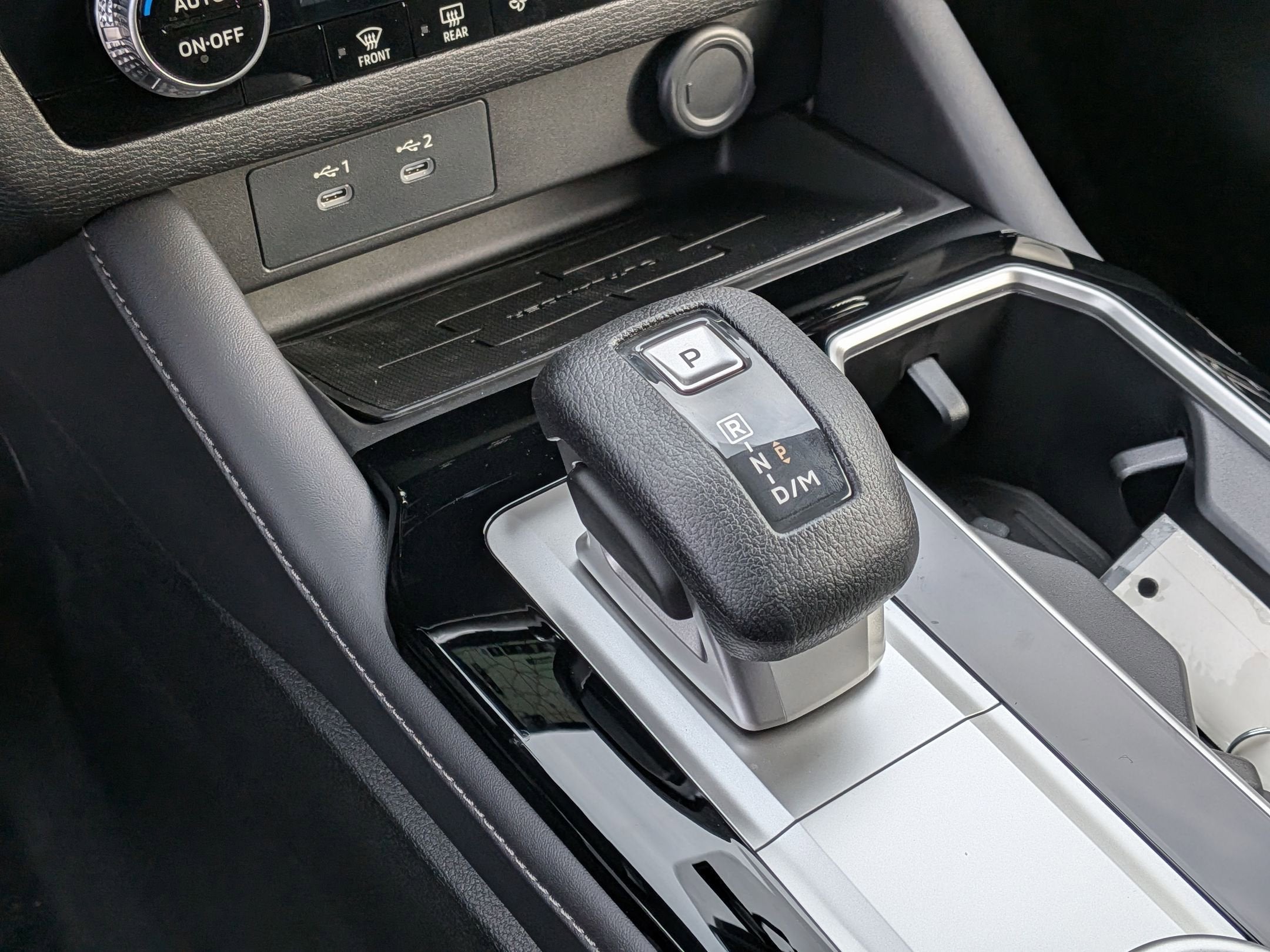 2025 Mitsubishi Outlander ES