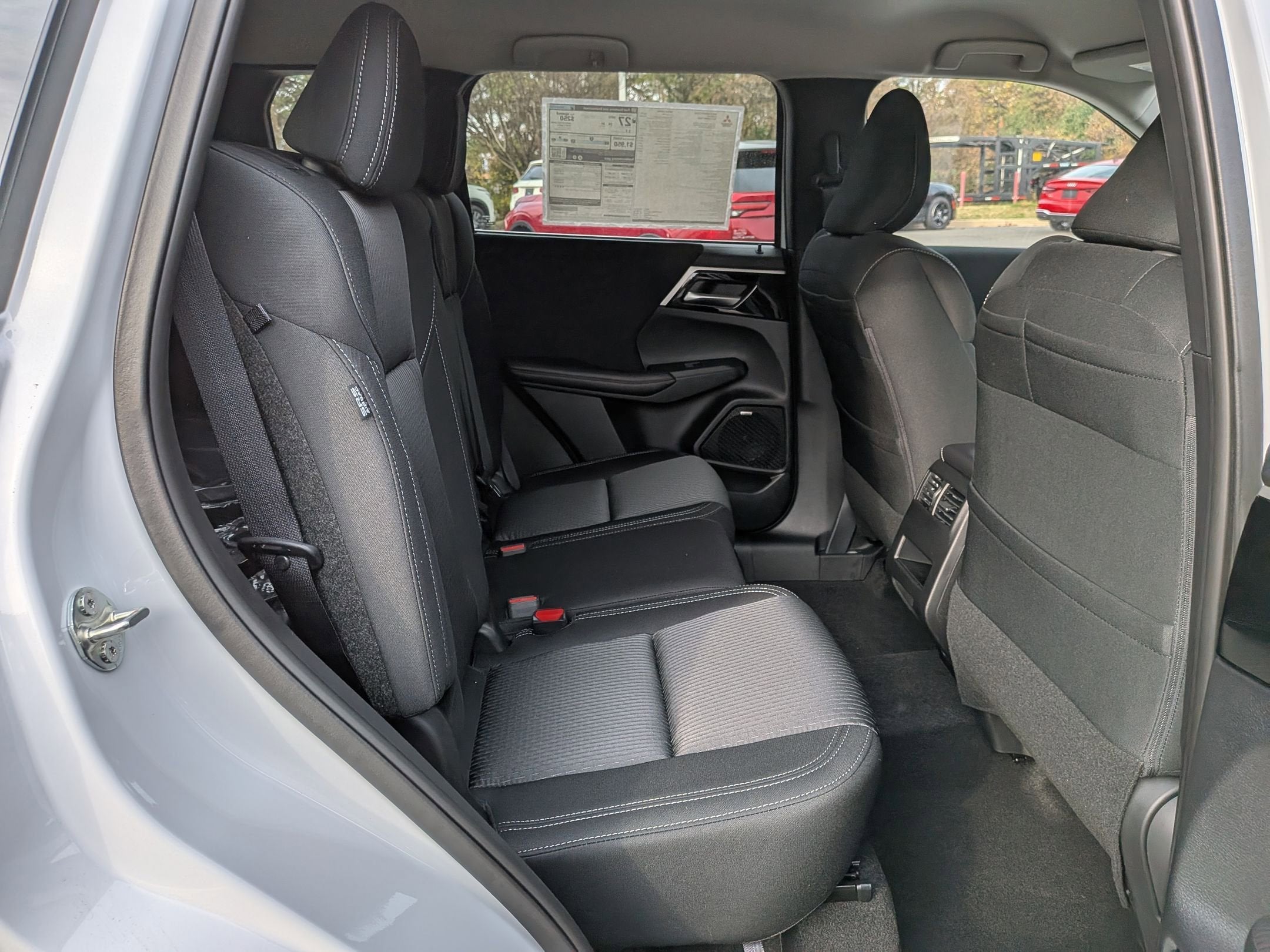 2025 Mitsubishi Outlander ES