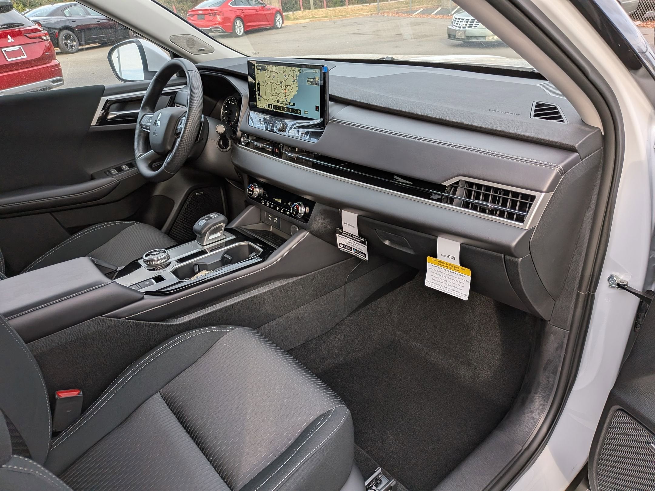 2025 Mitsubishi Outlander ES