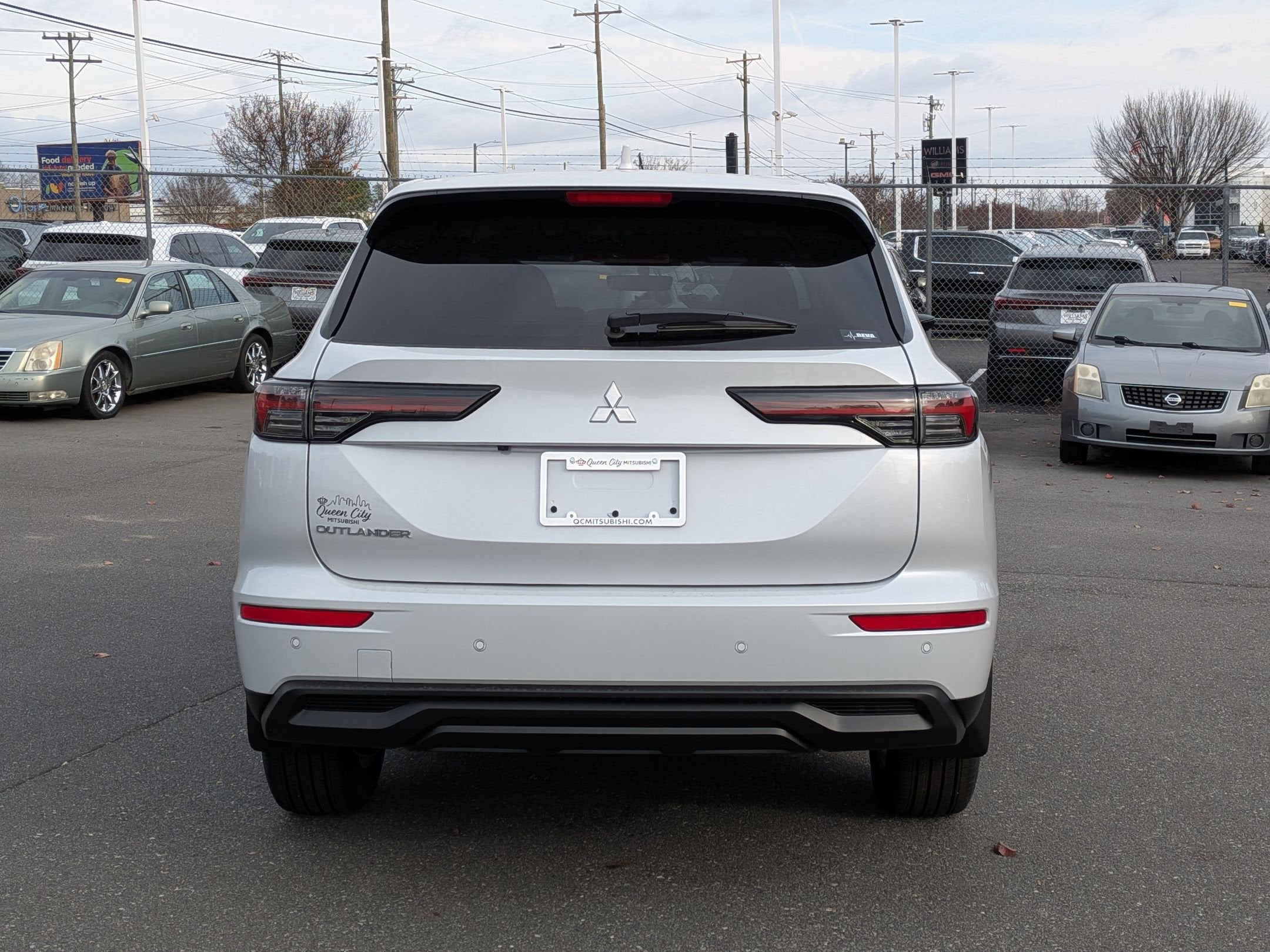 2025 Mitsubishi Outlander ES