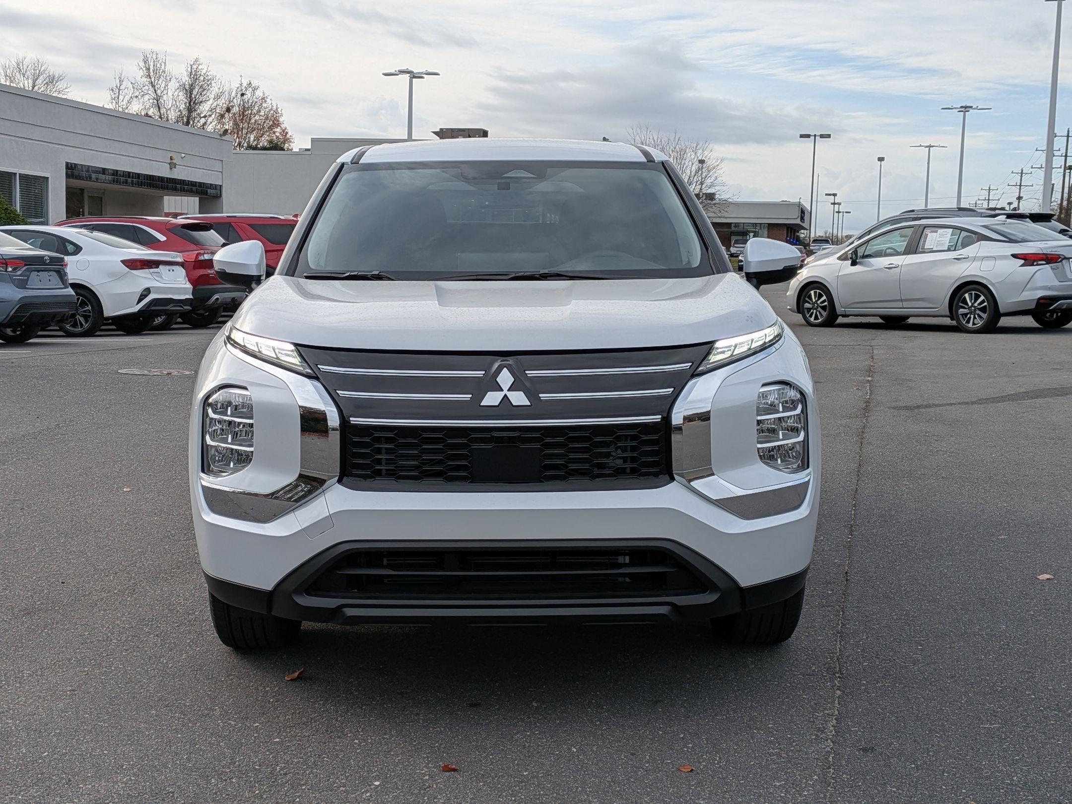 2025 Mitsubishi Outlander ES