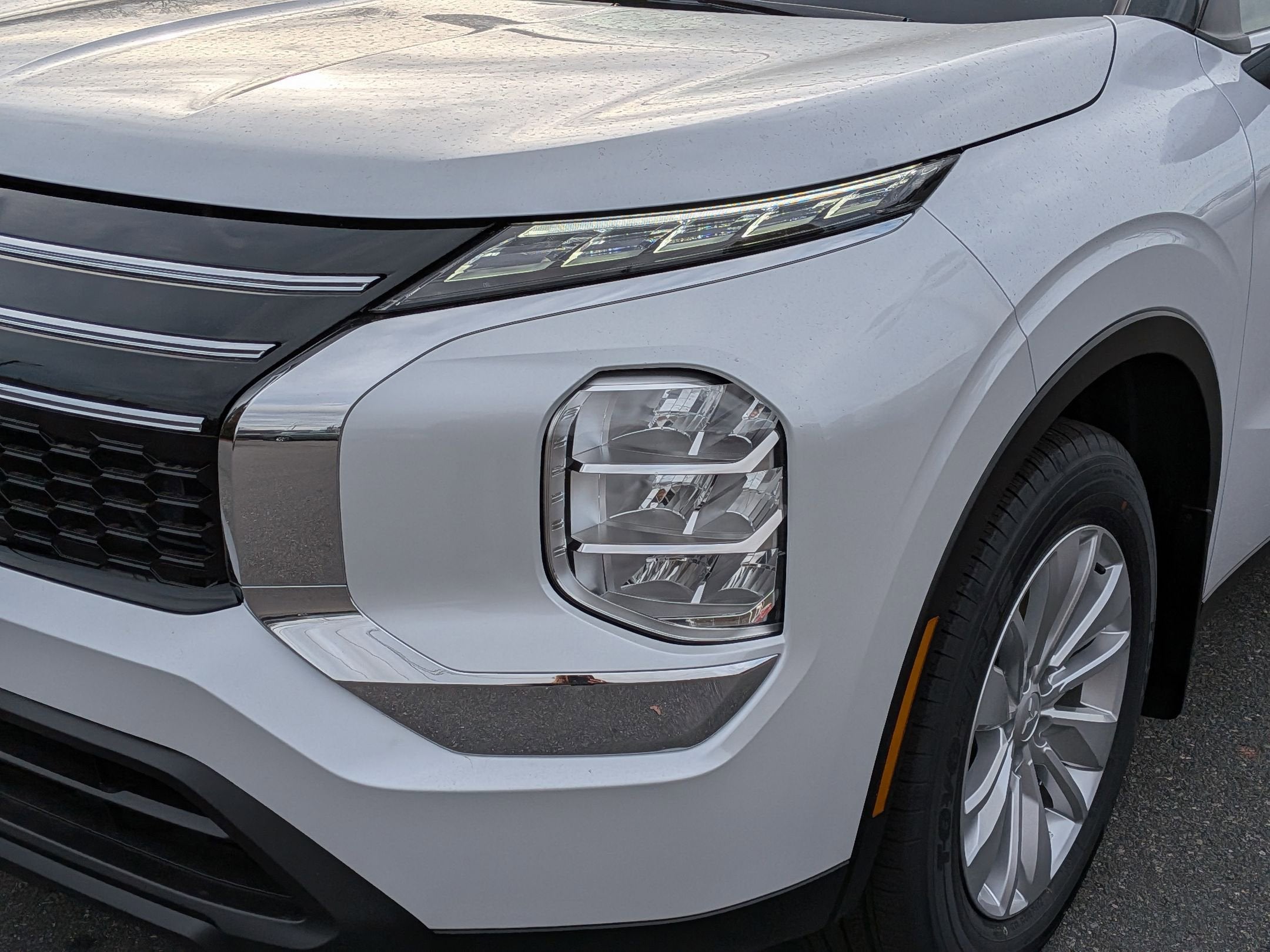 2025 Mitsubishi Outlander ES