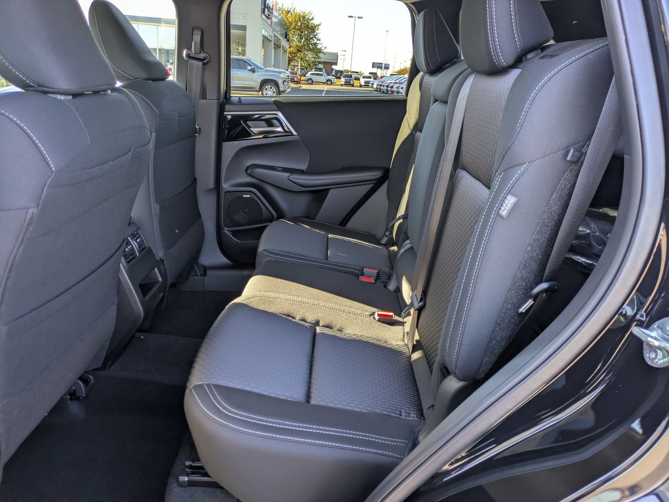 2025 Mitsubishi Outlander ES