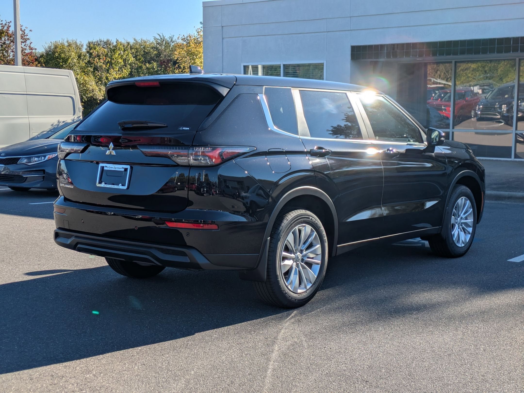 2025 Mitsubishi Outlander ES