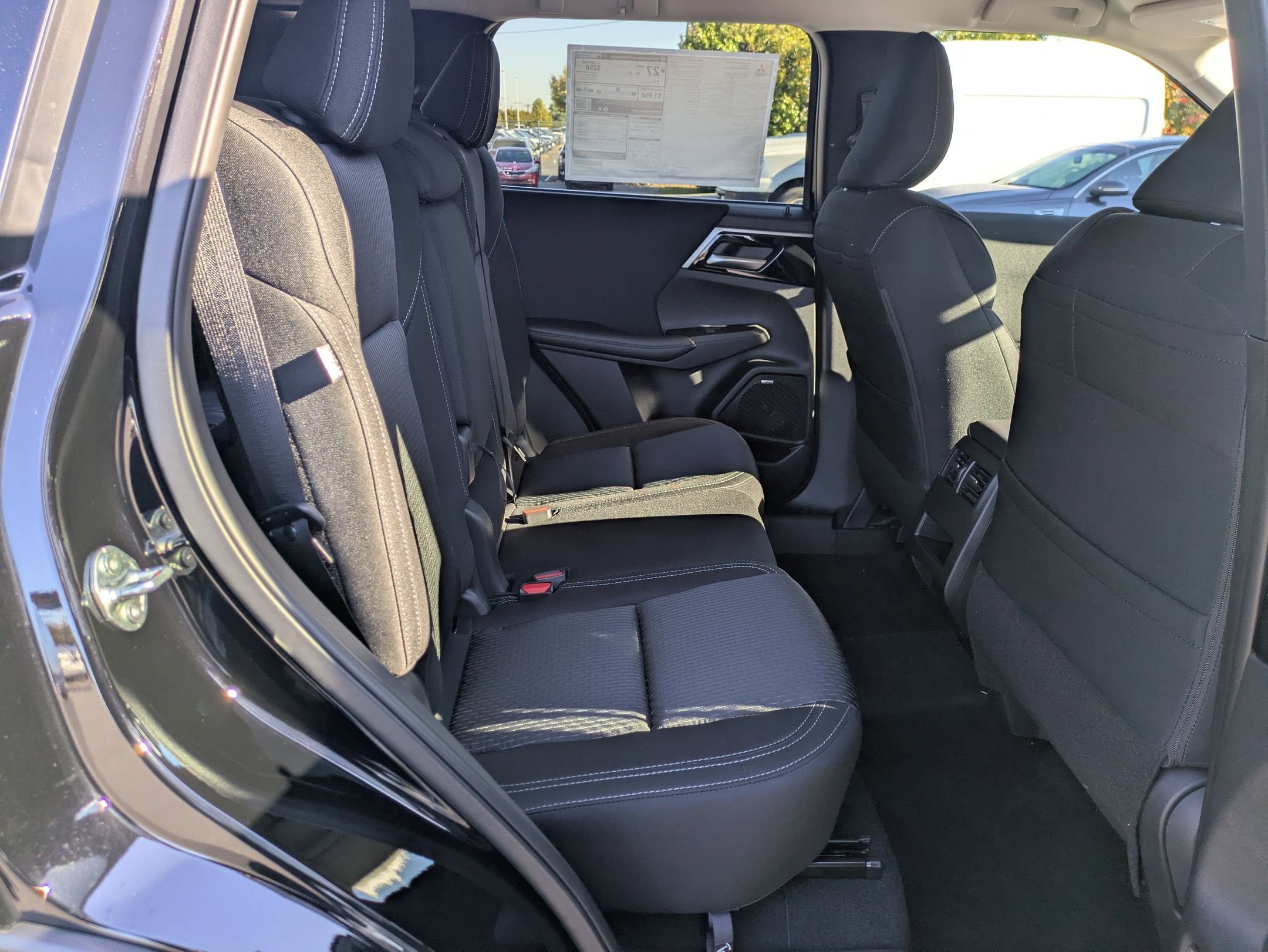 2025 Mitsubishi Outlander ES