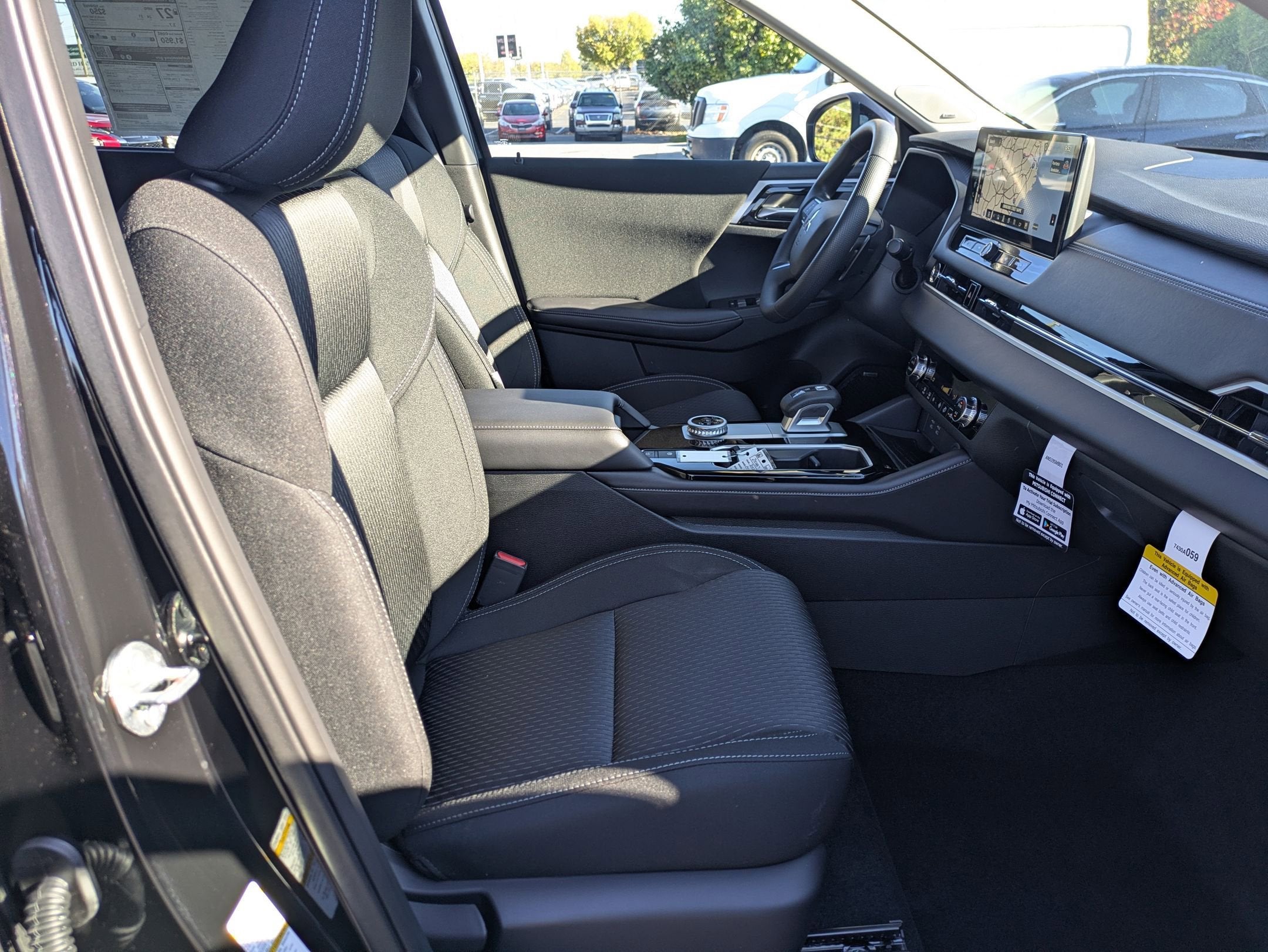 2025 Mitsubishi Outlander ES