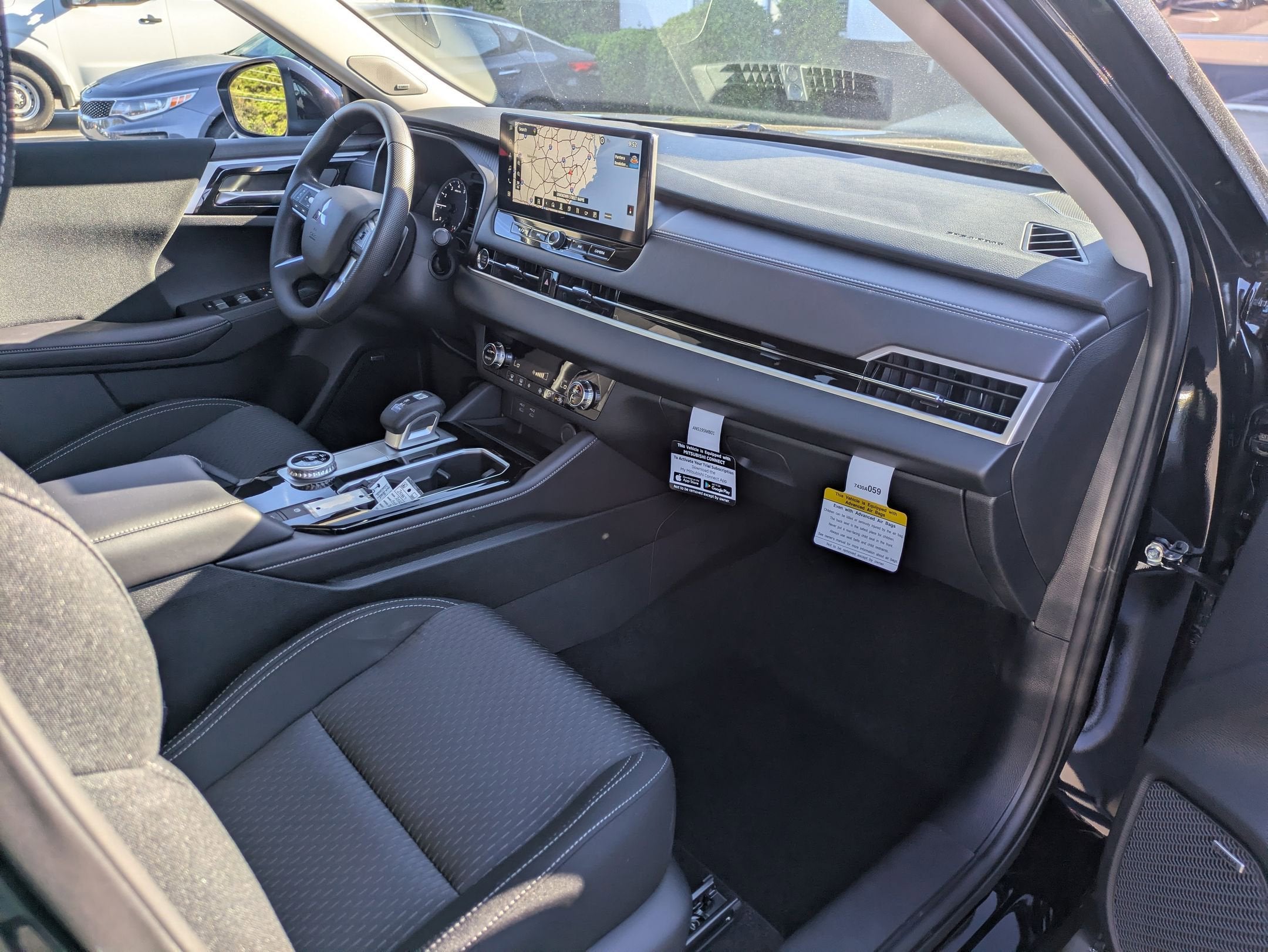 2025 Mitsubishi Outlander ES