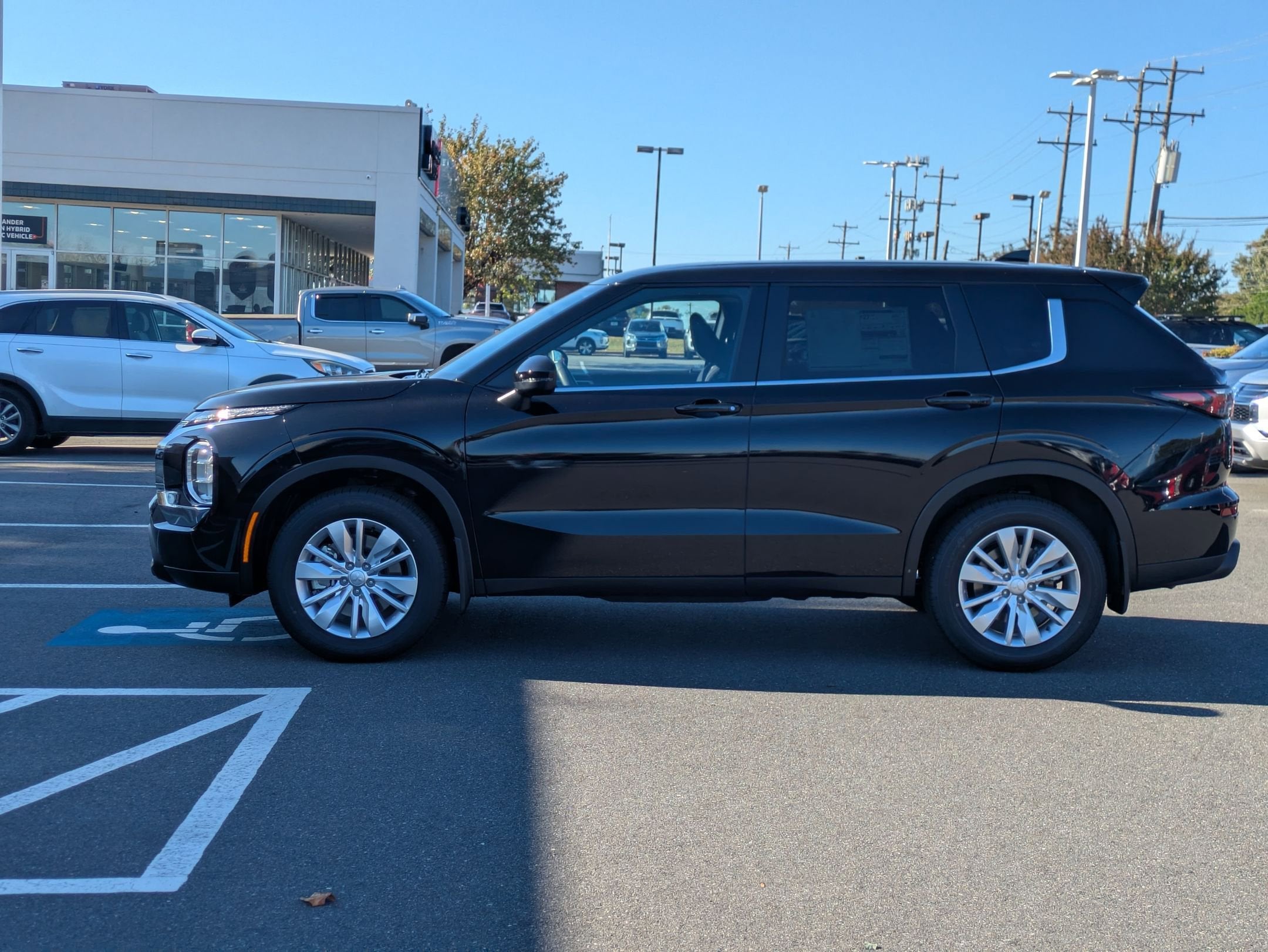 2025 Mitsubishi Outlander ES