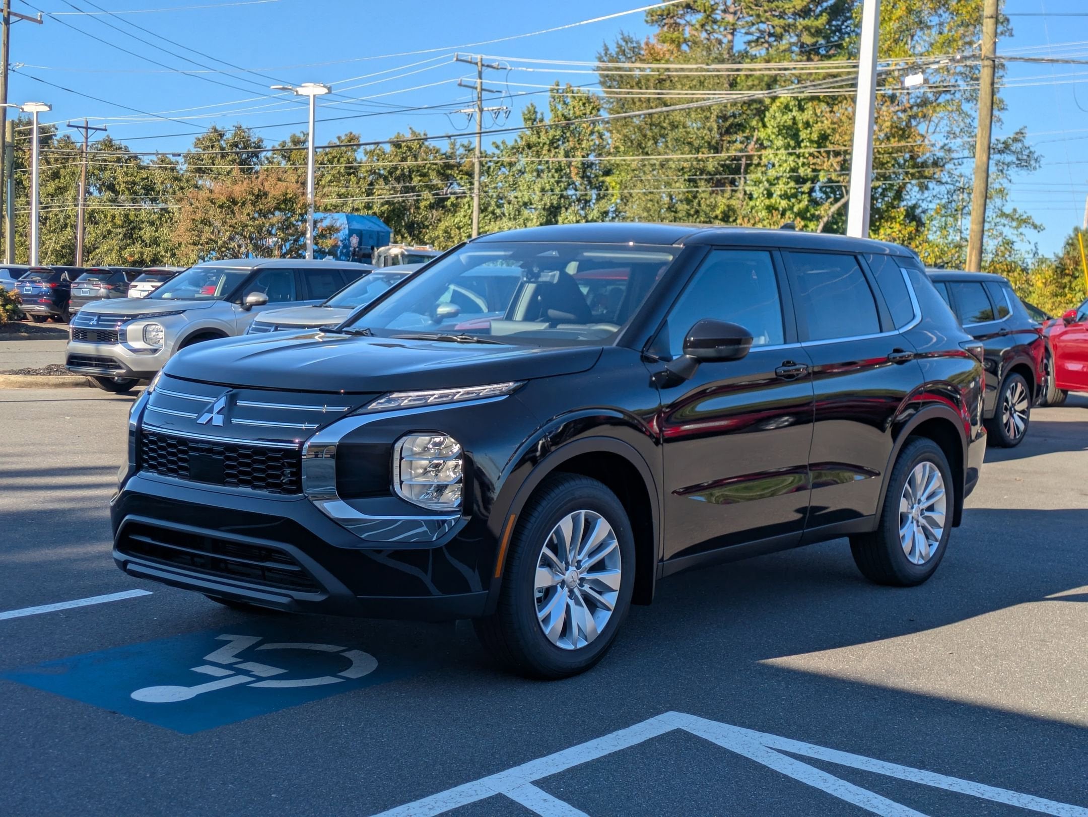 2025 Mitsubishi Outlander ES