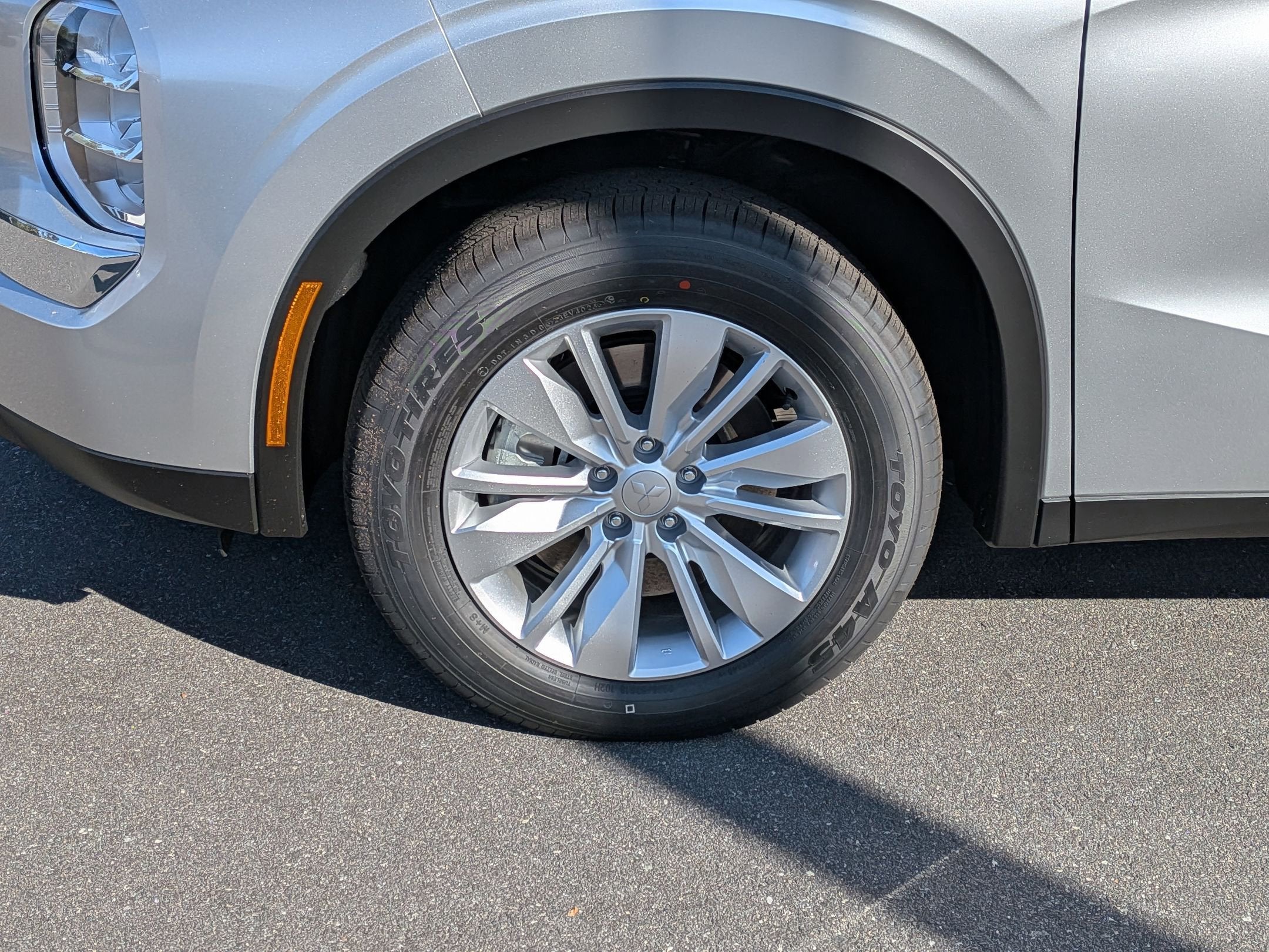 2026 Mitsubishi Outlander ES