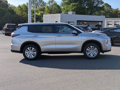 2026 Mitsubishi Outlander ES