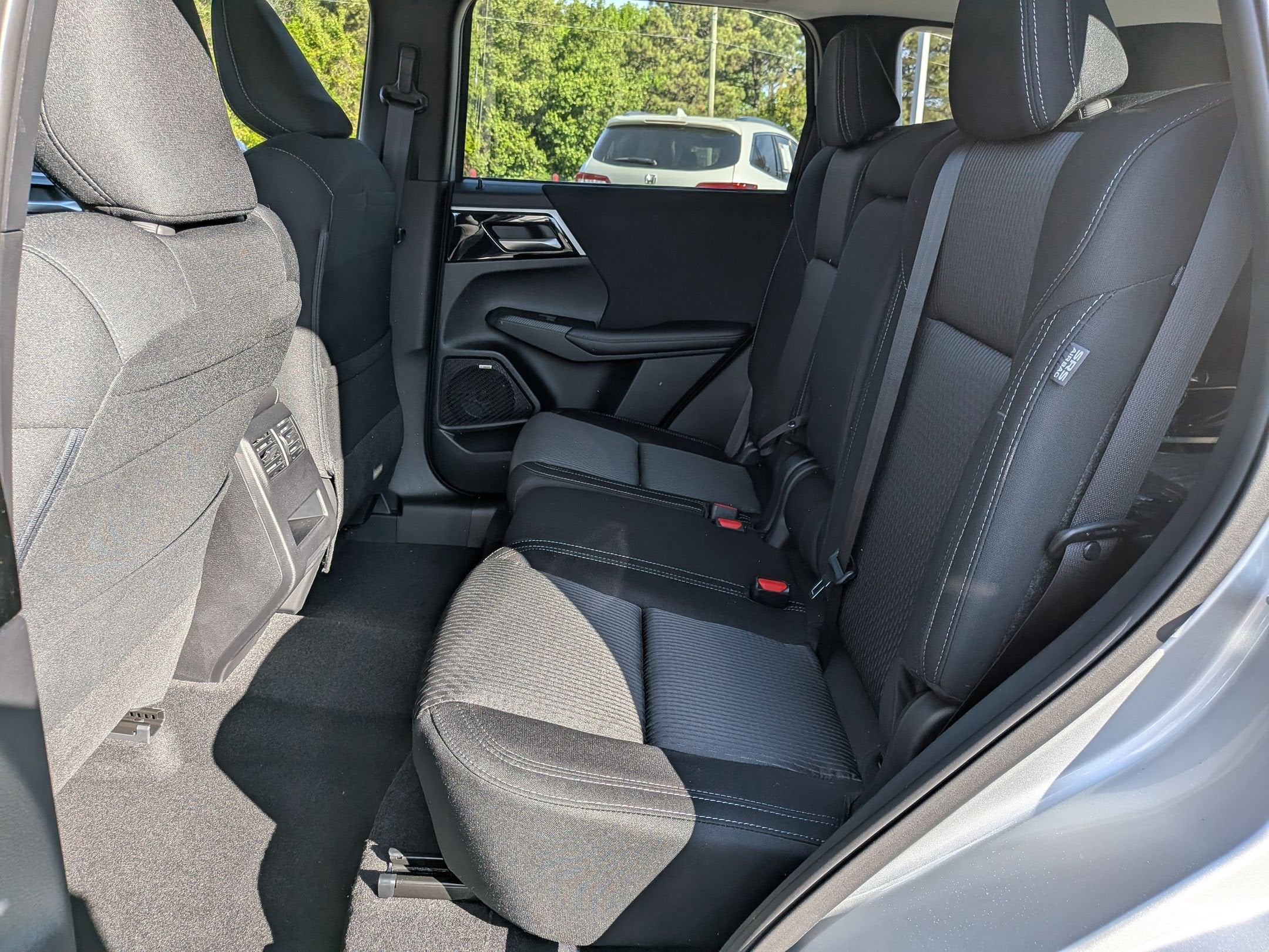 2026 Mitsubishi Outlander ES