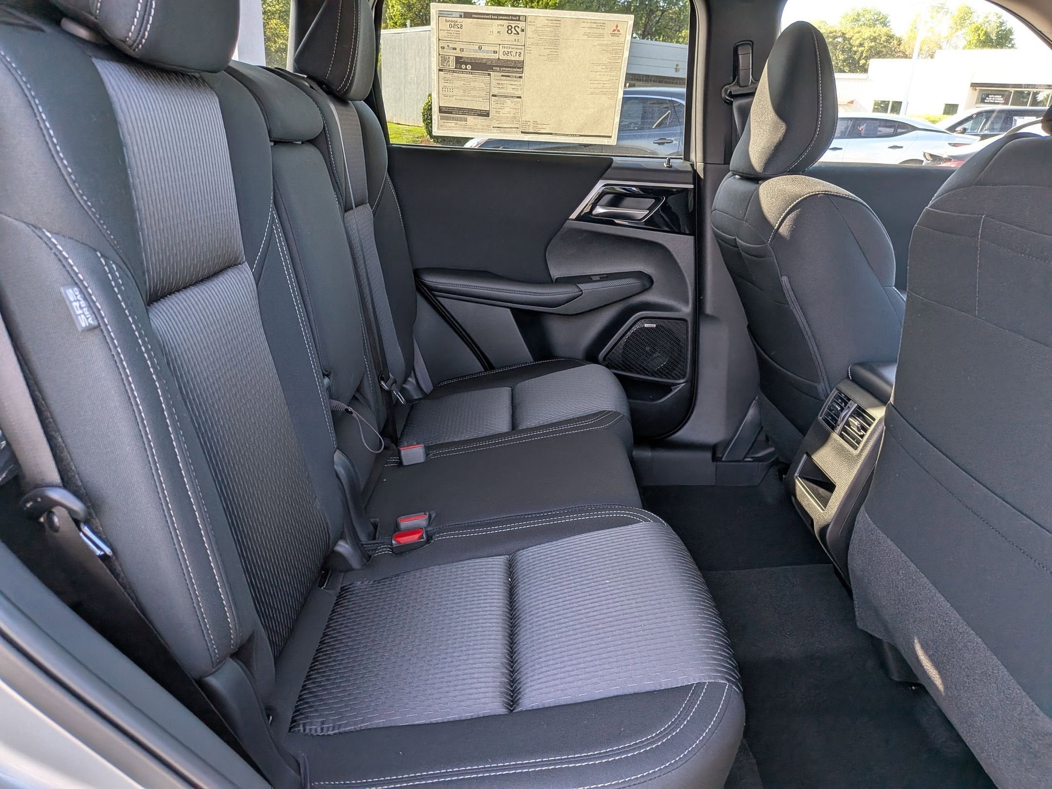 2026 Mitsubishi Outlander ES