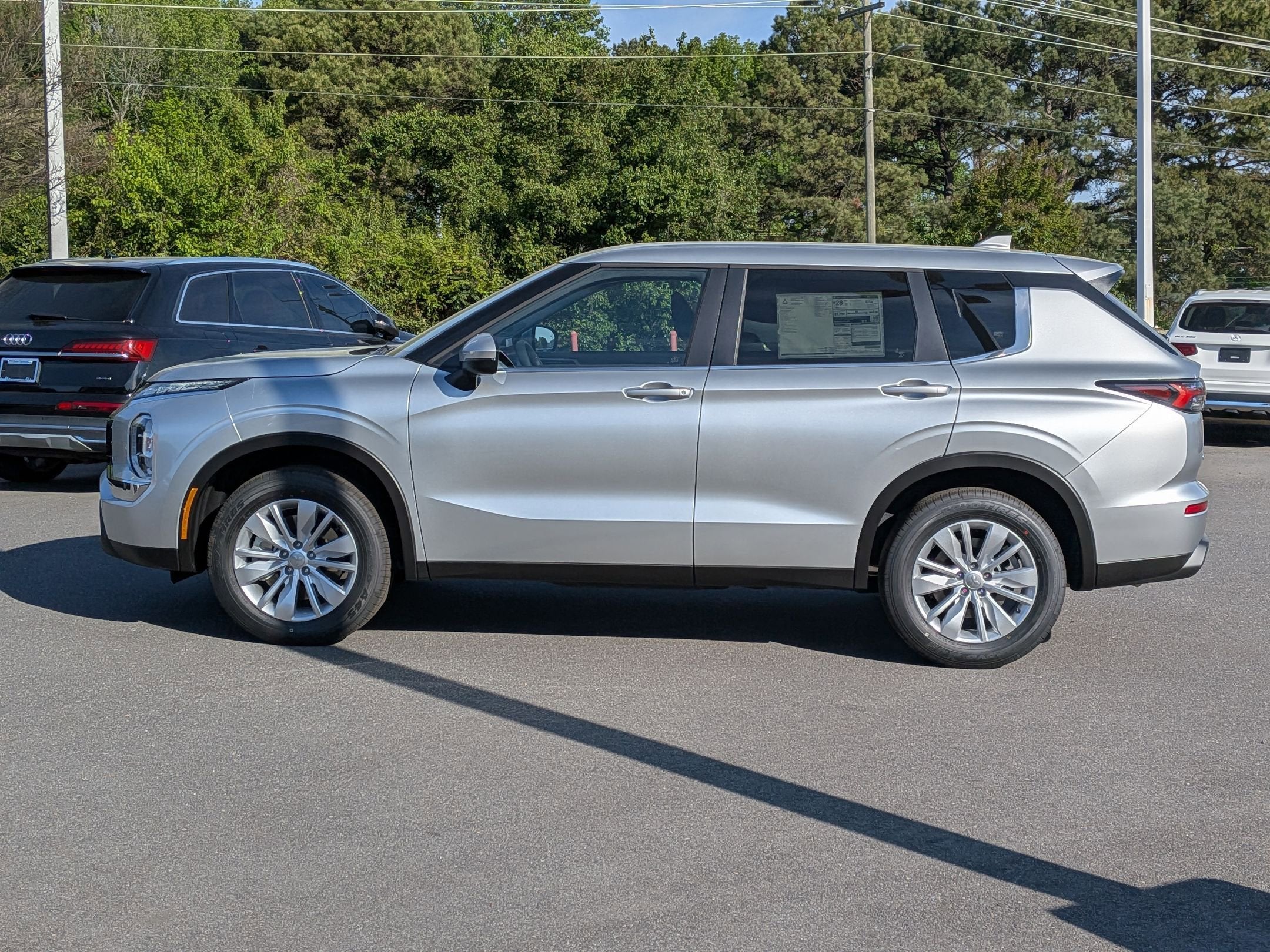 2026 Mitsubishi Outlander ES