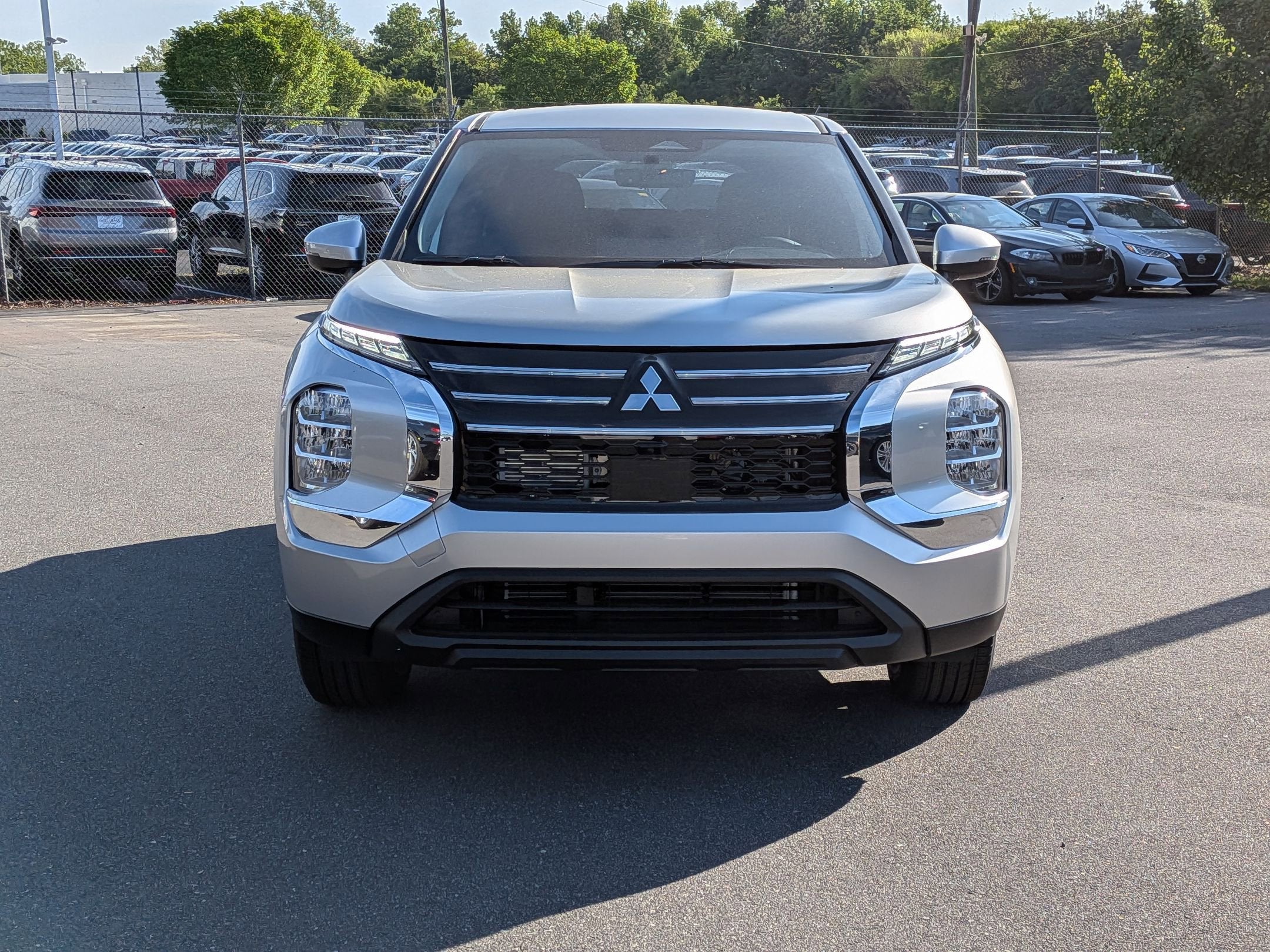 2026 Mitsubishi Outlander ES