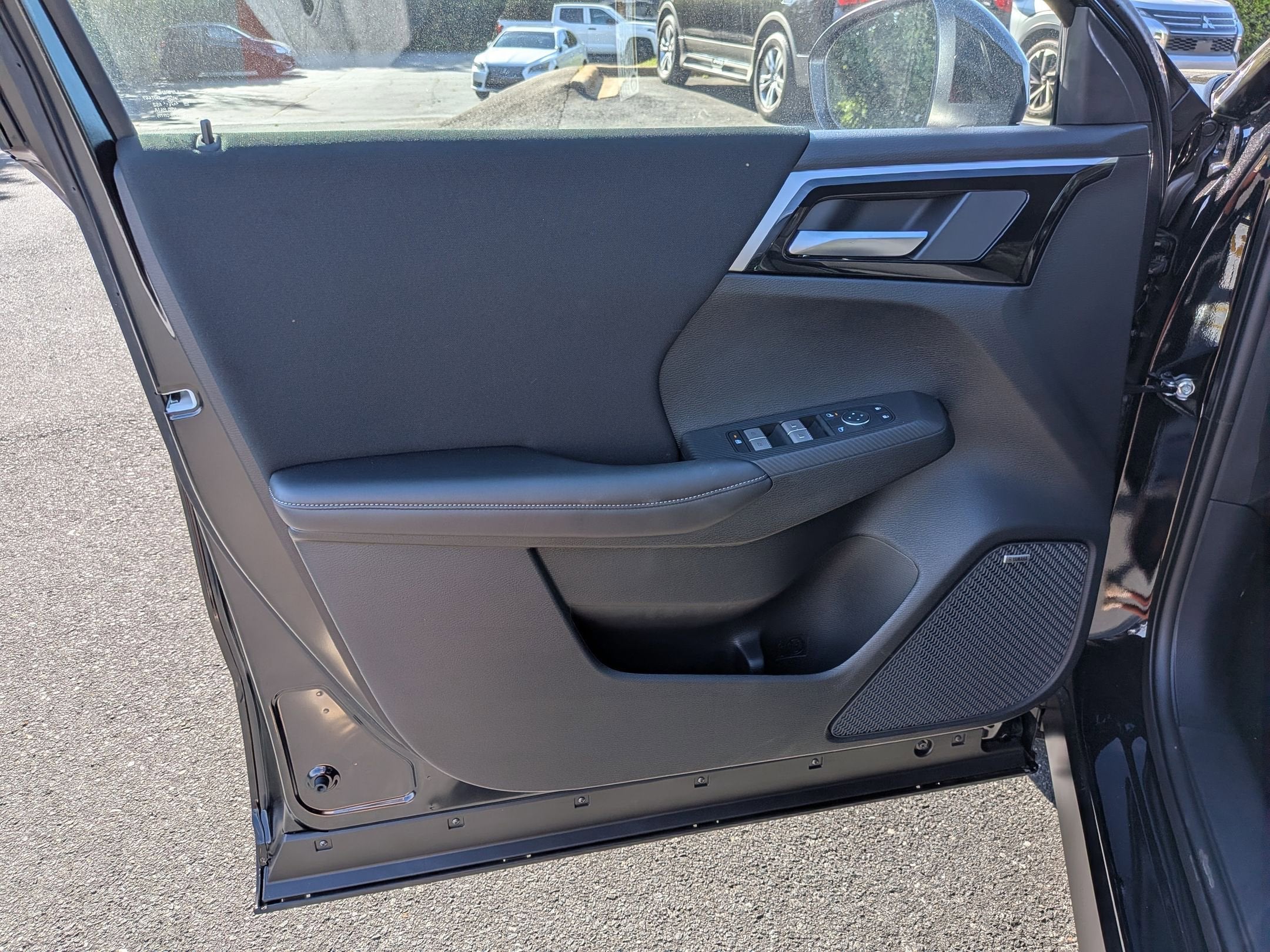 2026 Mitsubishi Outlander ES