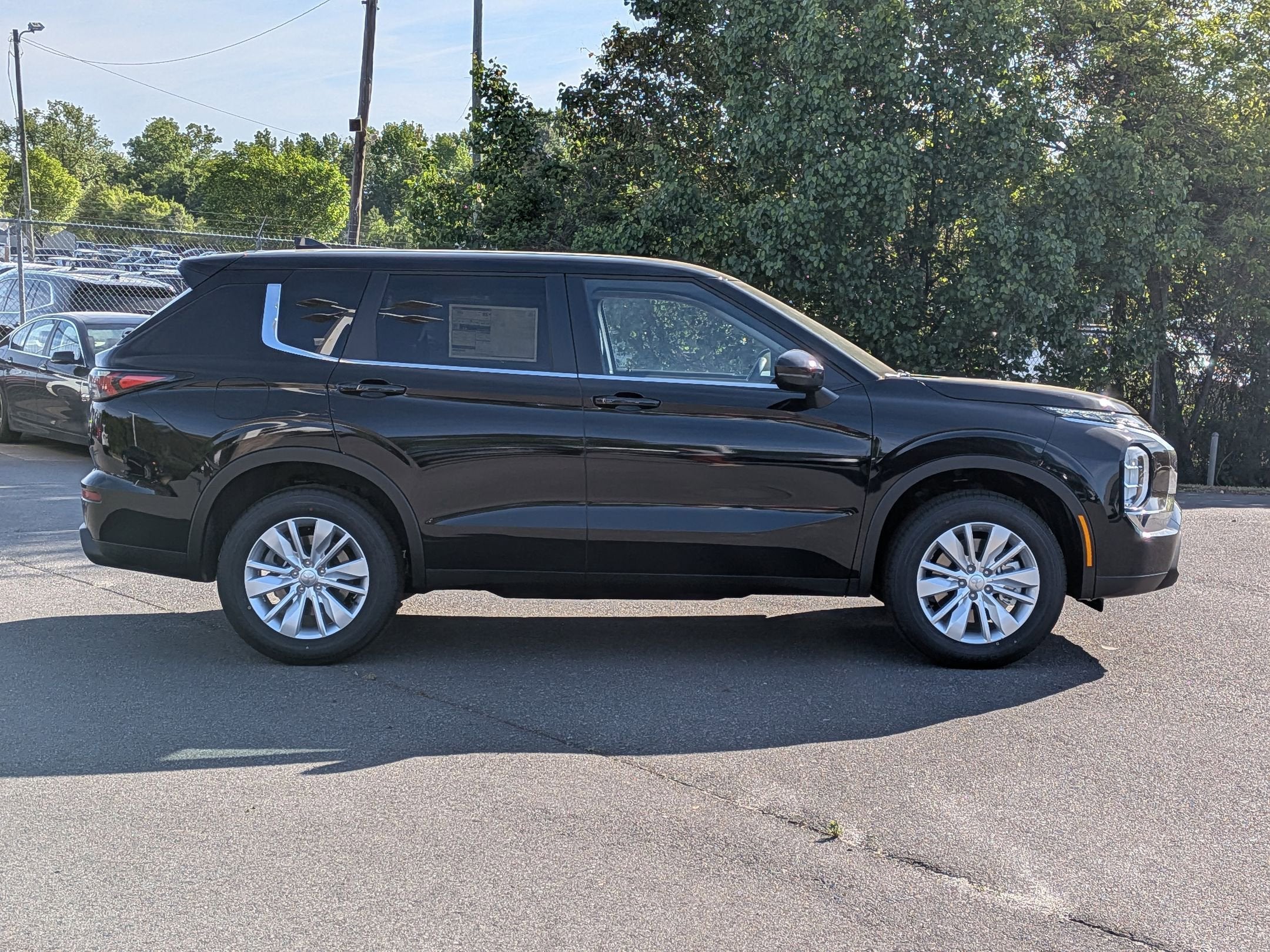 2026 Mitsubishi Outlander ES
