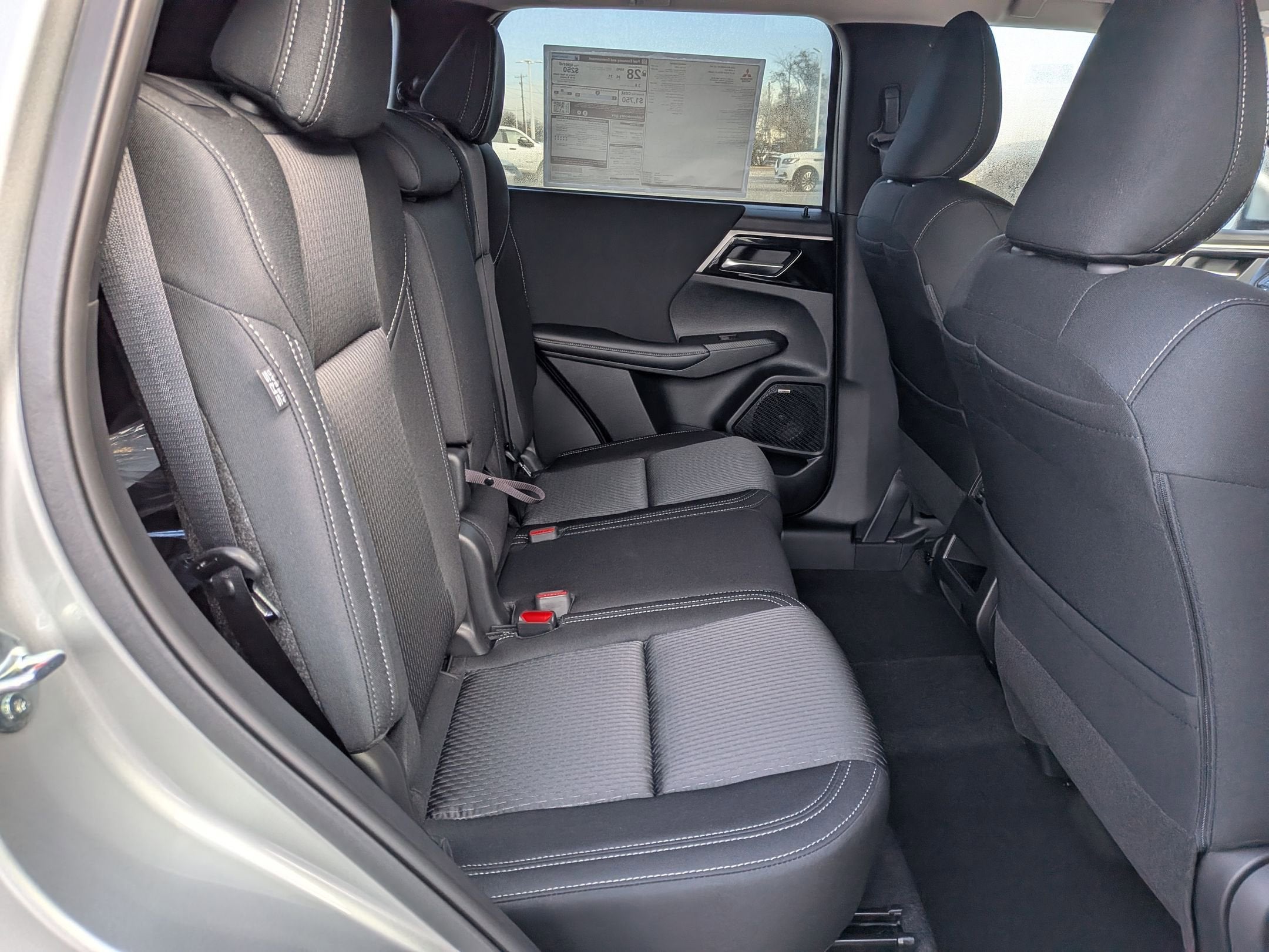 2026 Mitsubishi Outlander ES