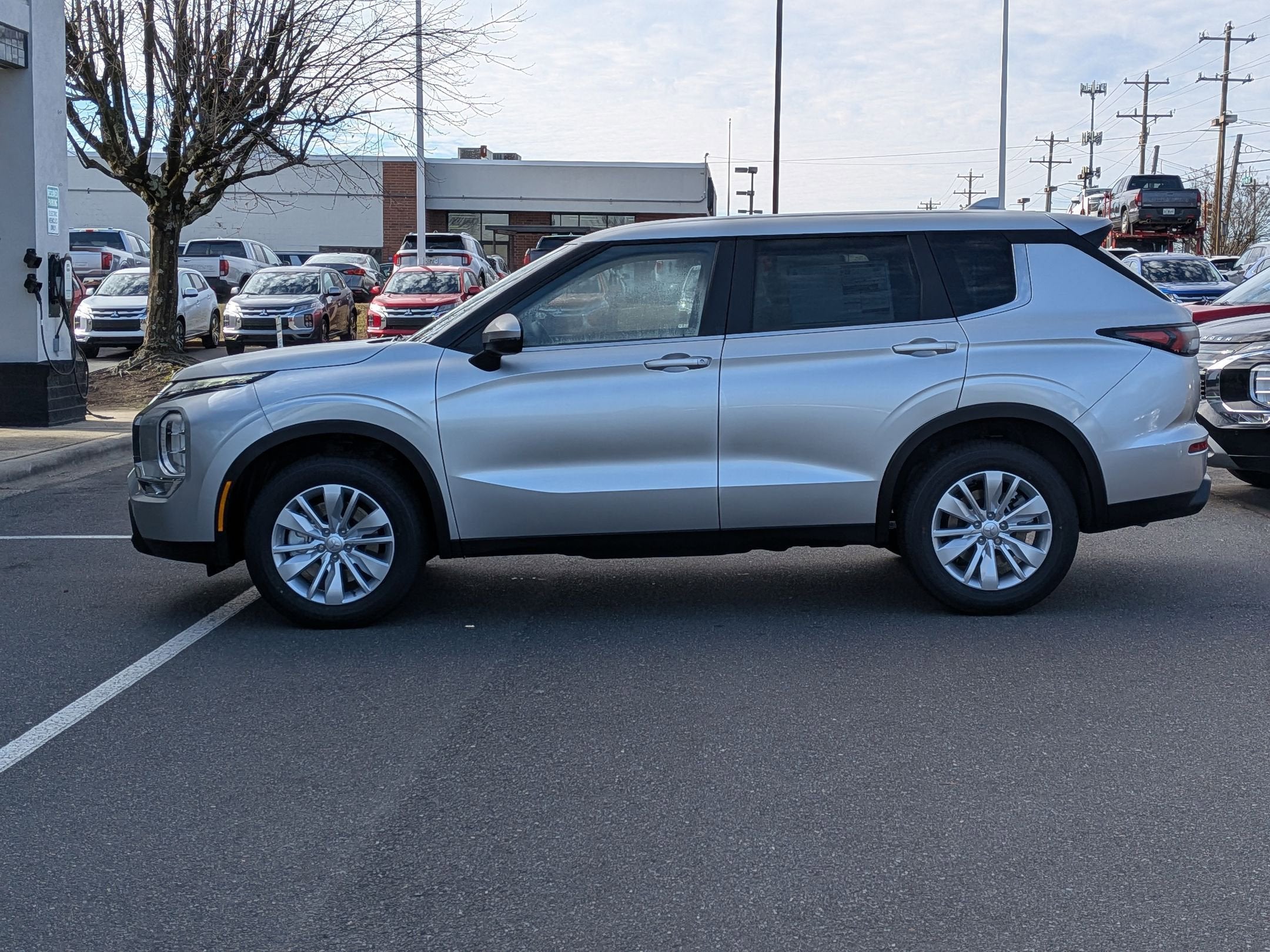 2026 Mitsubishi Outlander ES