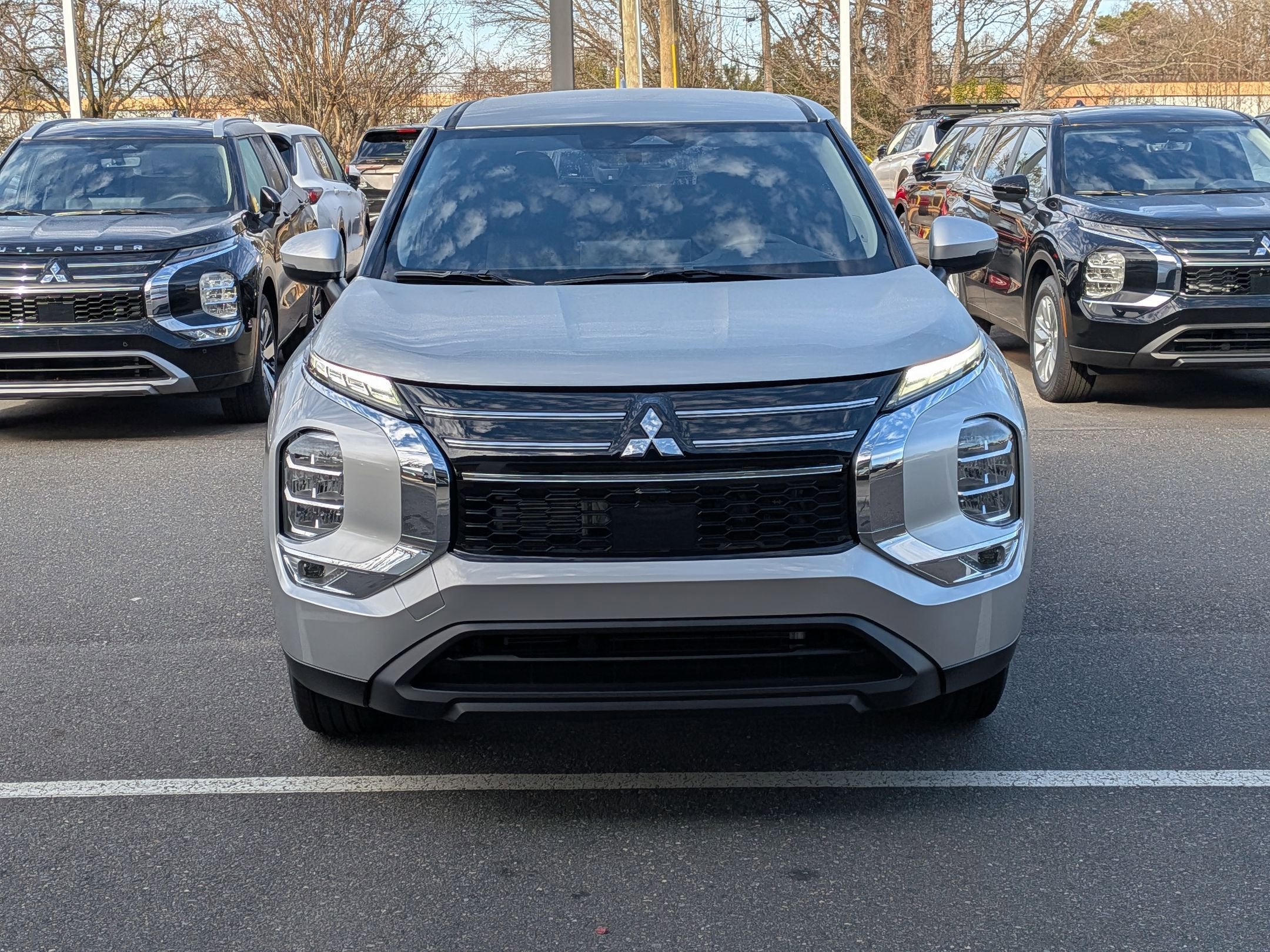 2026 Mitsubishi Outlander ES