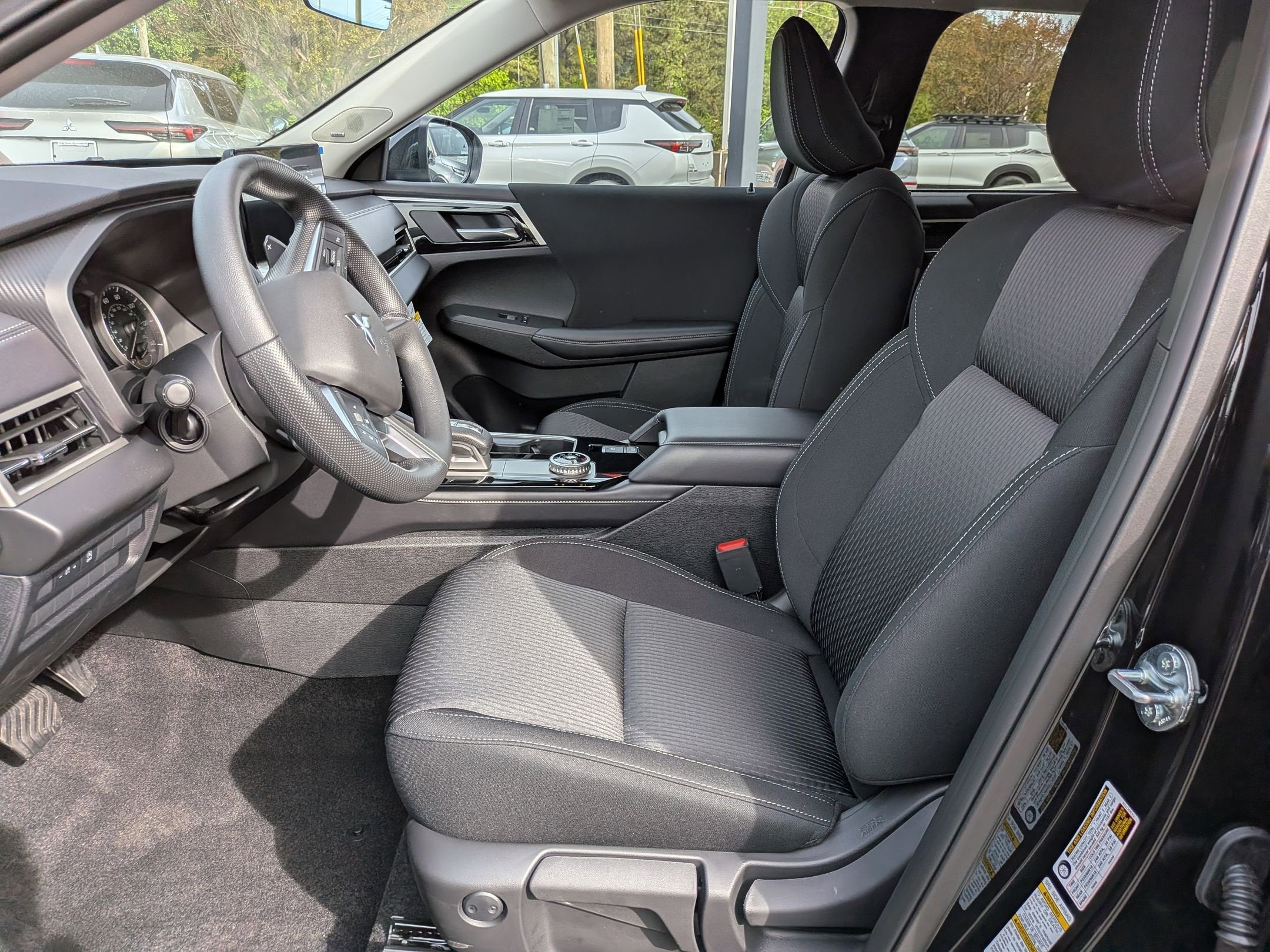 2026 Mitsubishi Outlander ES