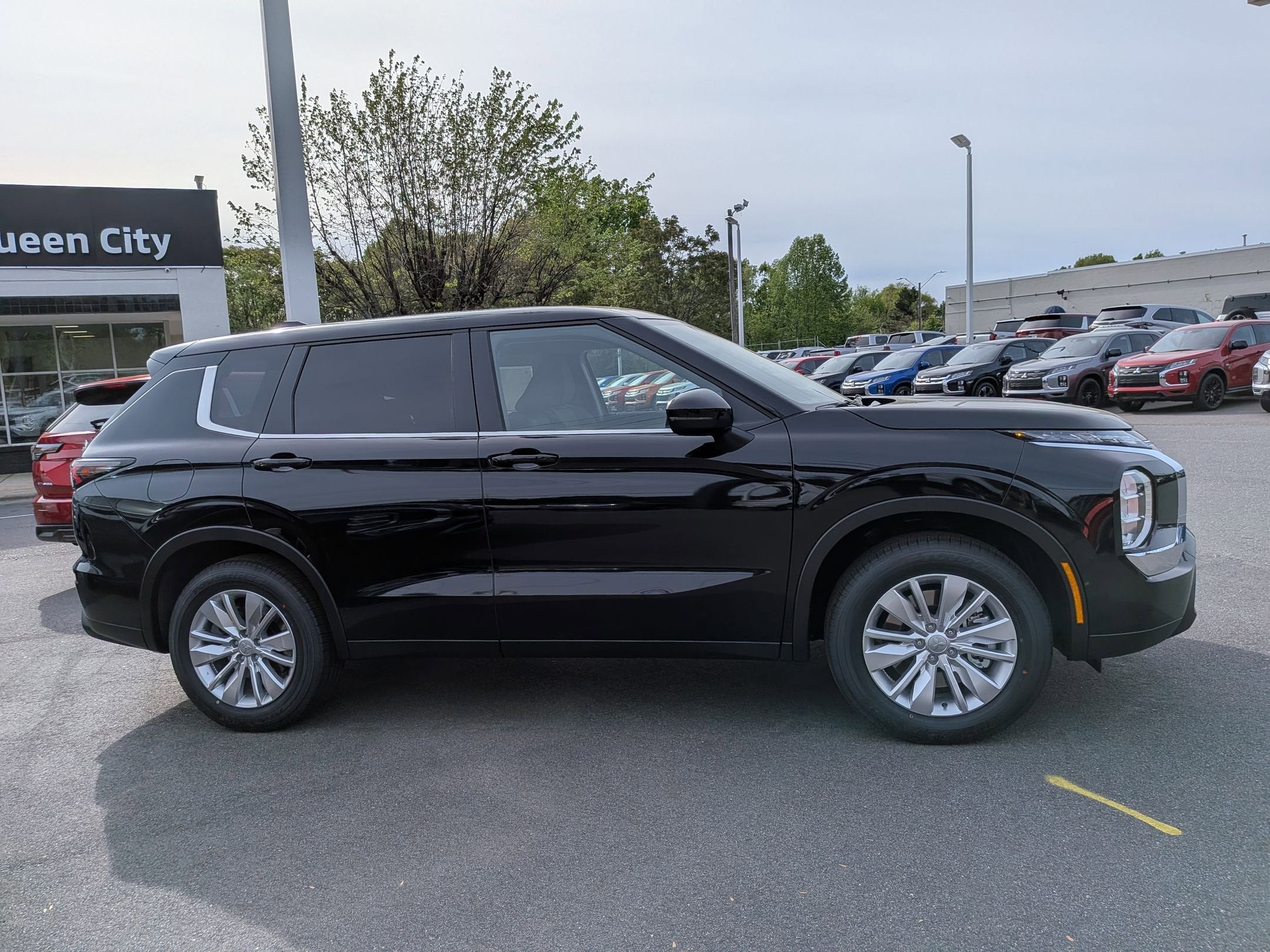 2026 Mitsubishi Outlander ES