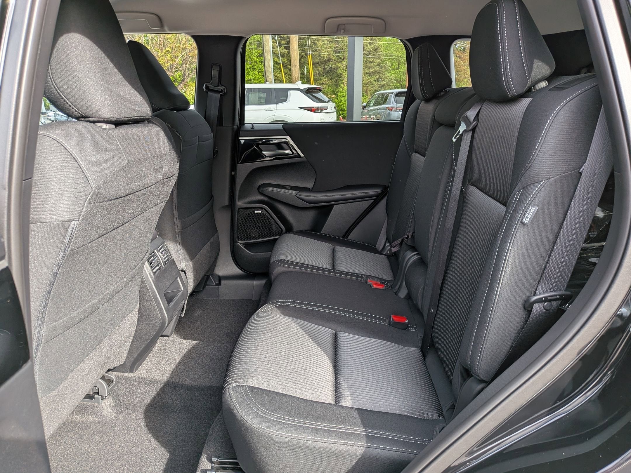 2026 Mitsubishi Outlander ES