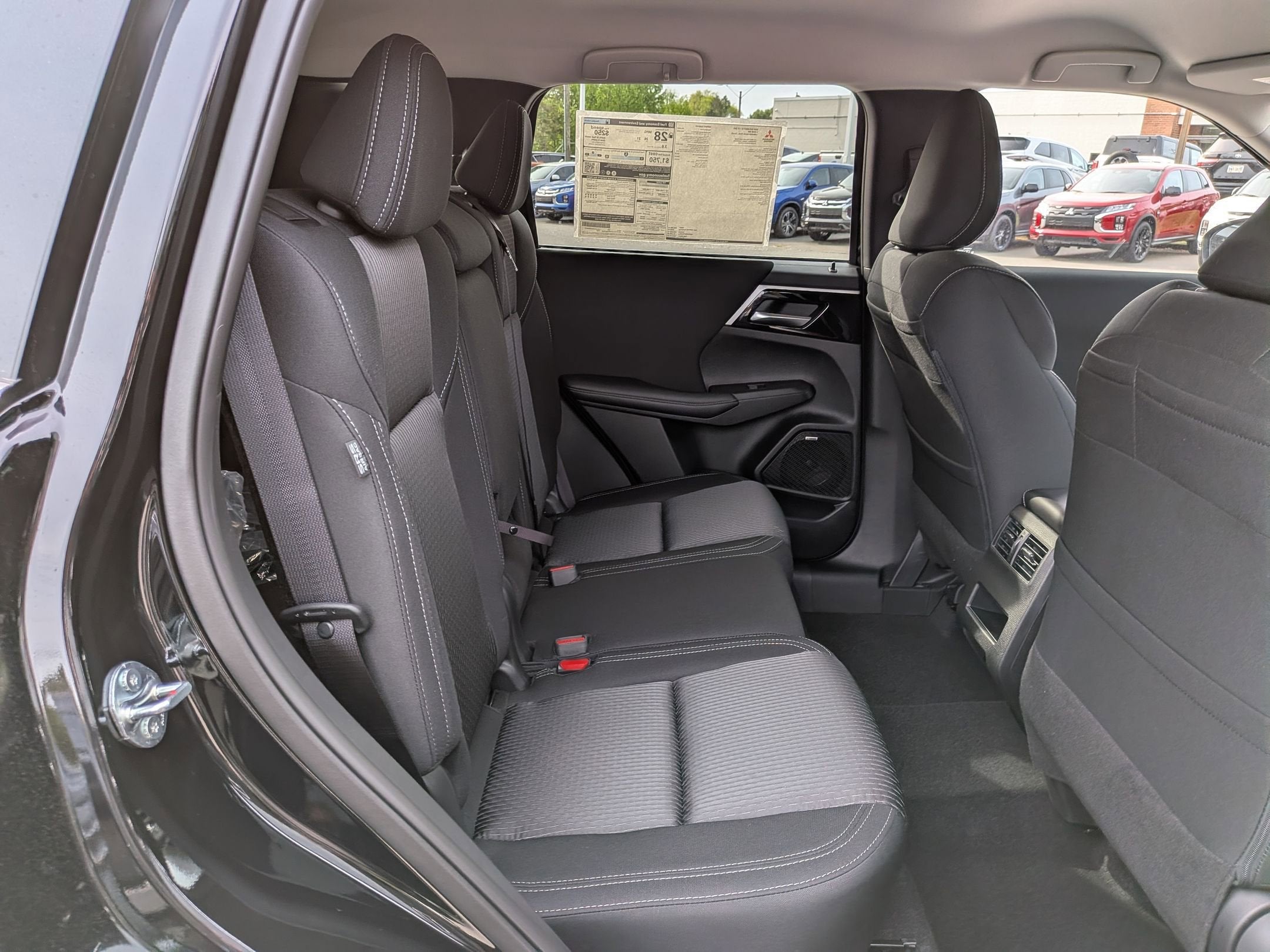 2026 Mitsubishi Outlander ES