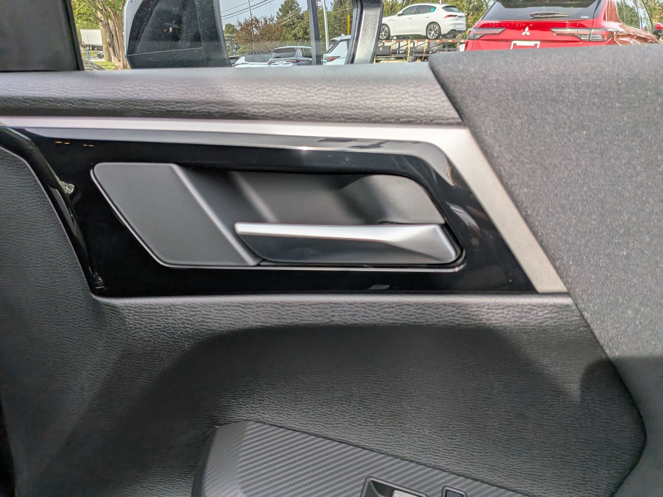2026 Mitsubishi Outlander ES