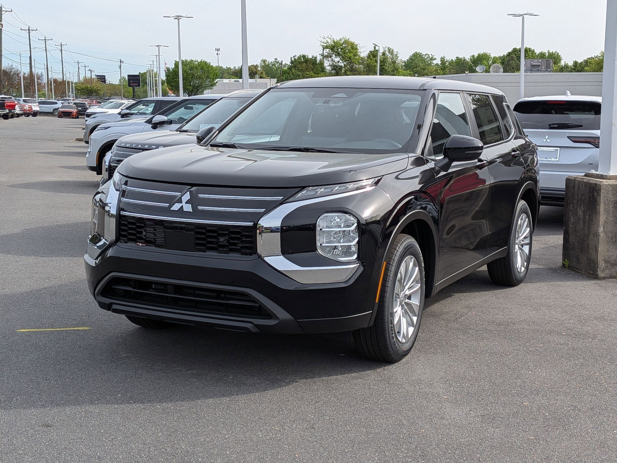 2026 Mitsubishi Outlander ES