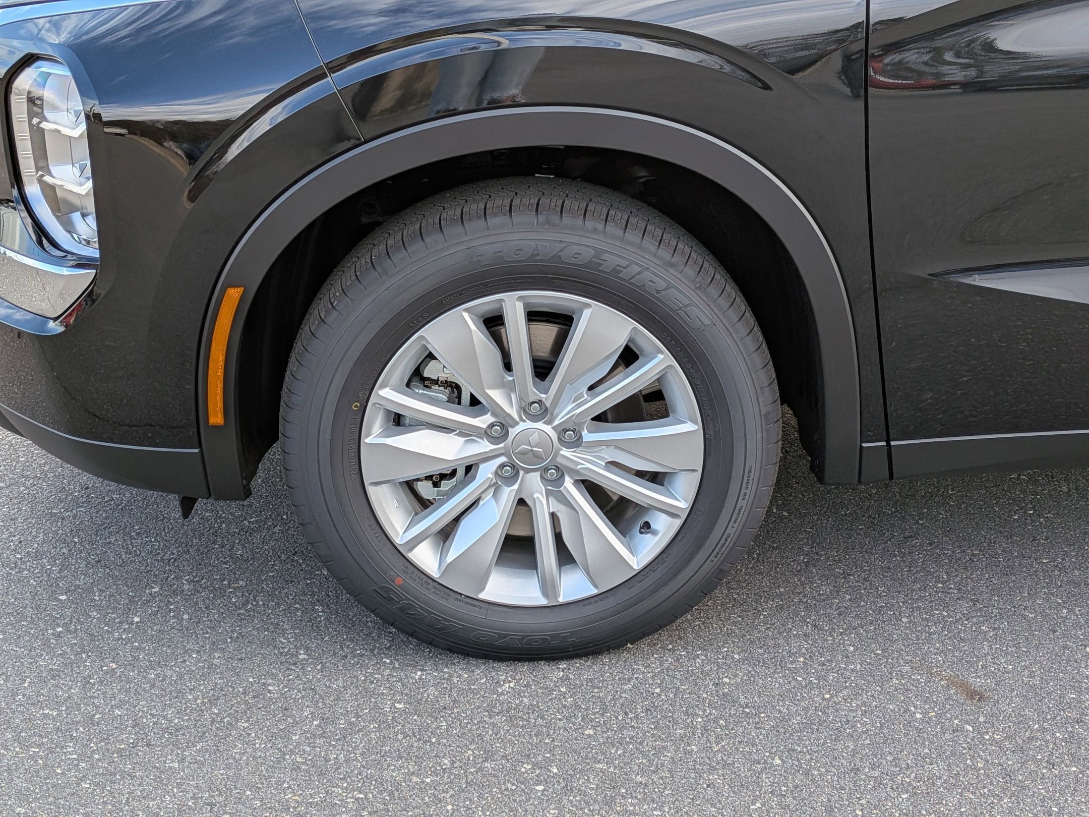 2026 Mitsubishi Outlander ES