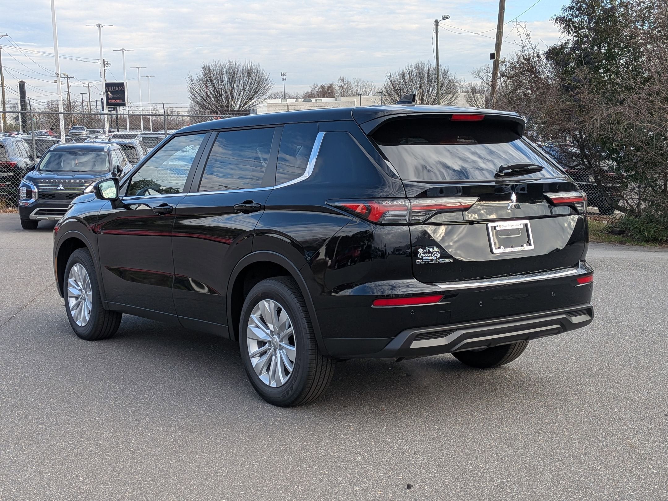 2026 Mitsubishi Outlander ES