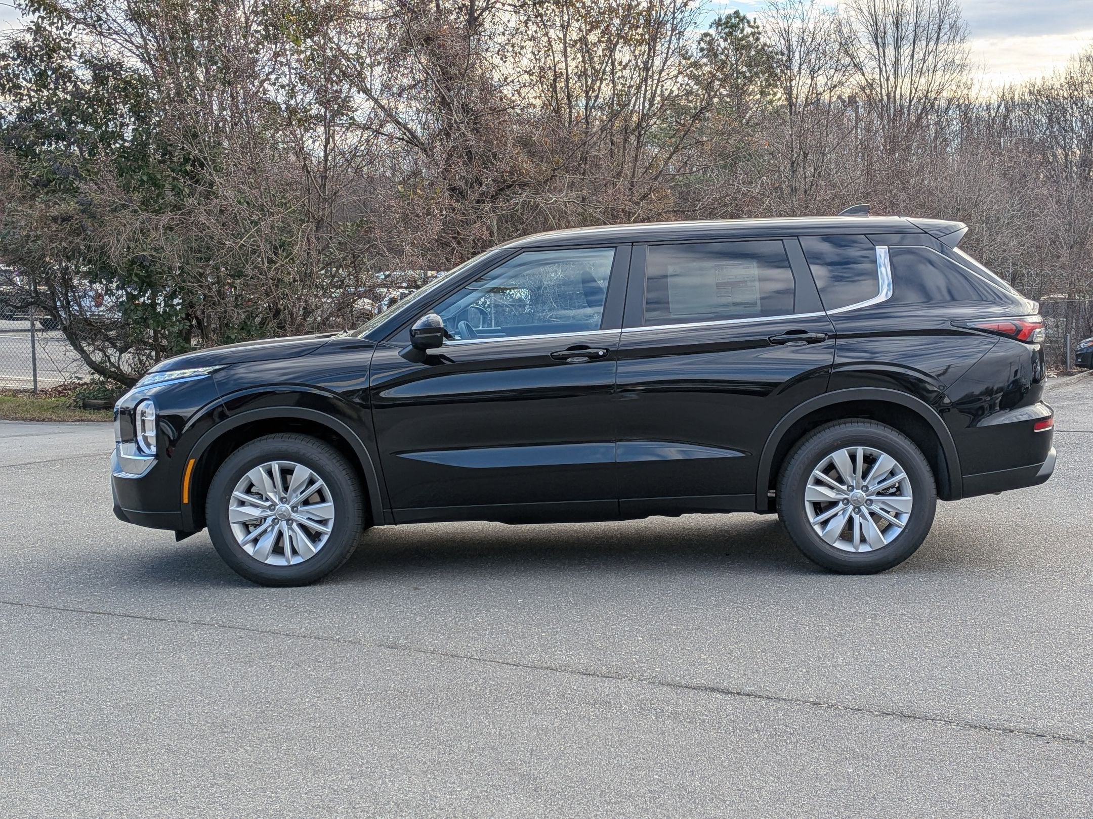 2026 Mitsubishi Outlander ES