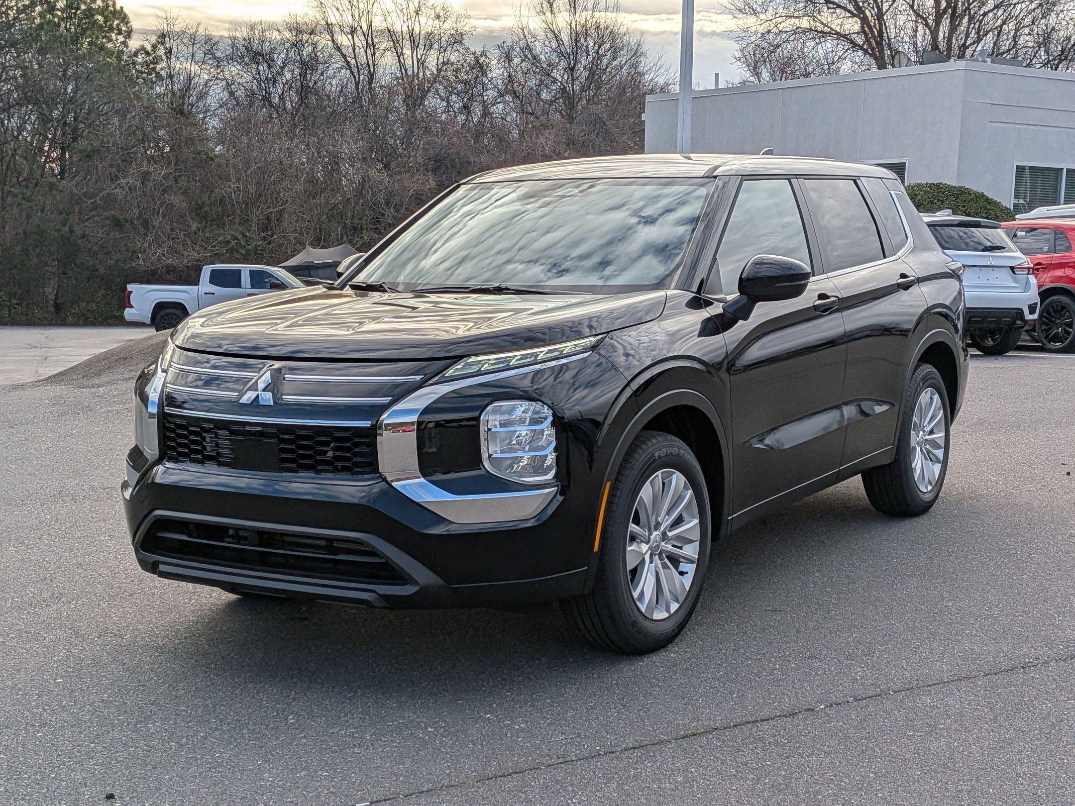 2026 Mitsubishi Outlander ES