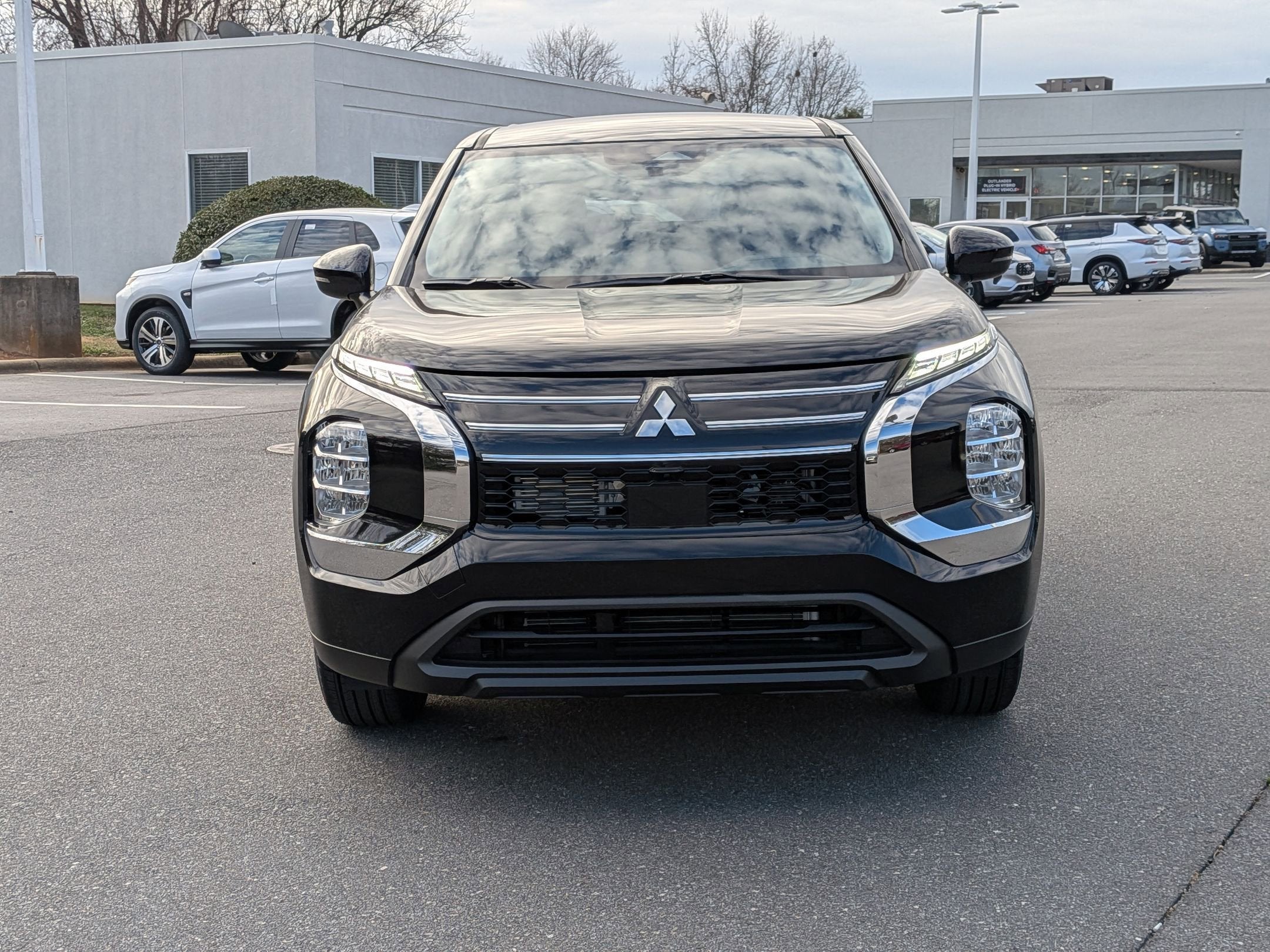 2026 Mitsubishi Outlander ES