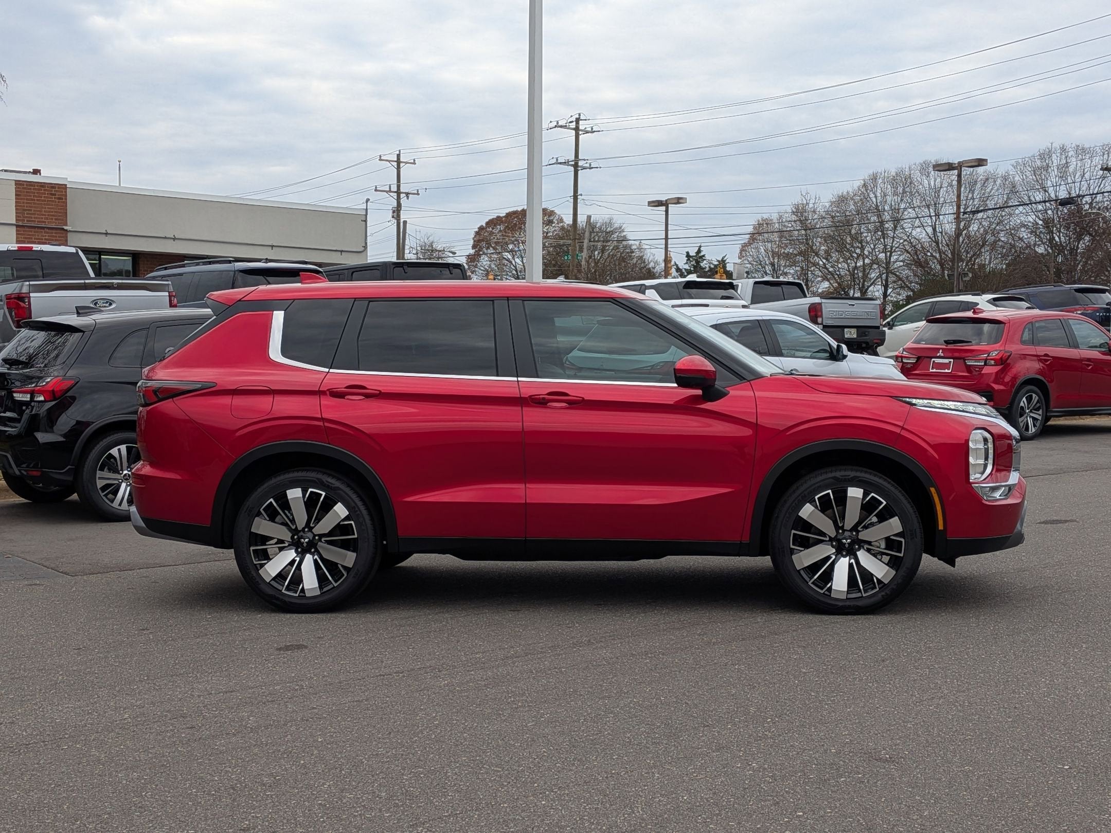 2025 Mitsubishi Outlander SE