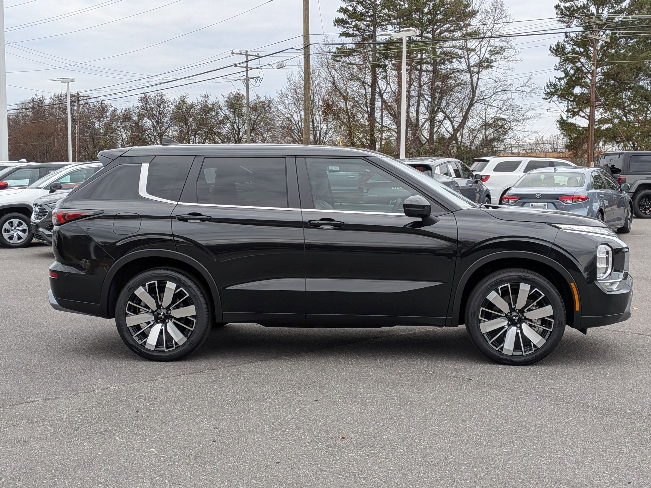 2025 Mitsubishi Outlander SE