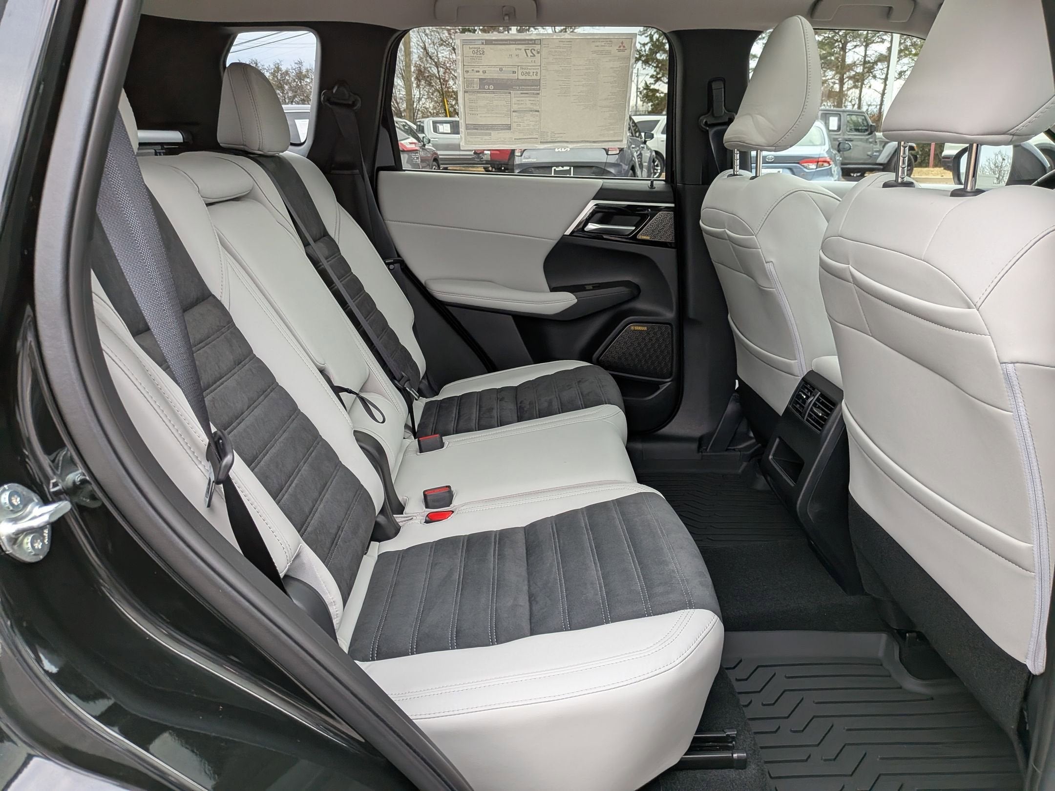 2025 Mitsubishi Outlander SE